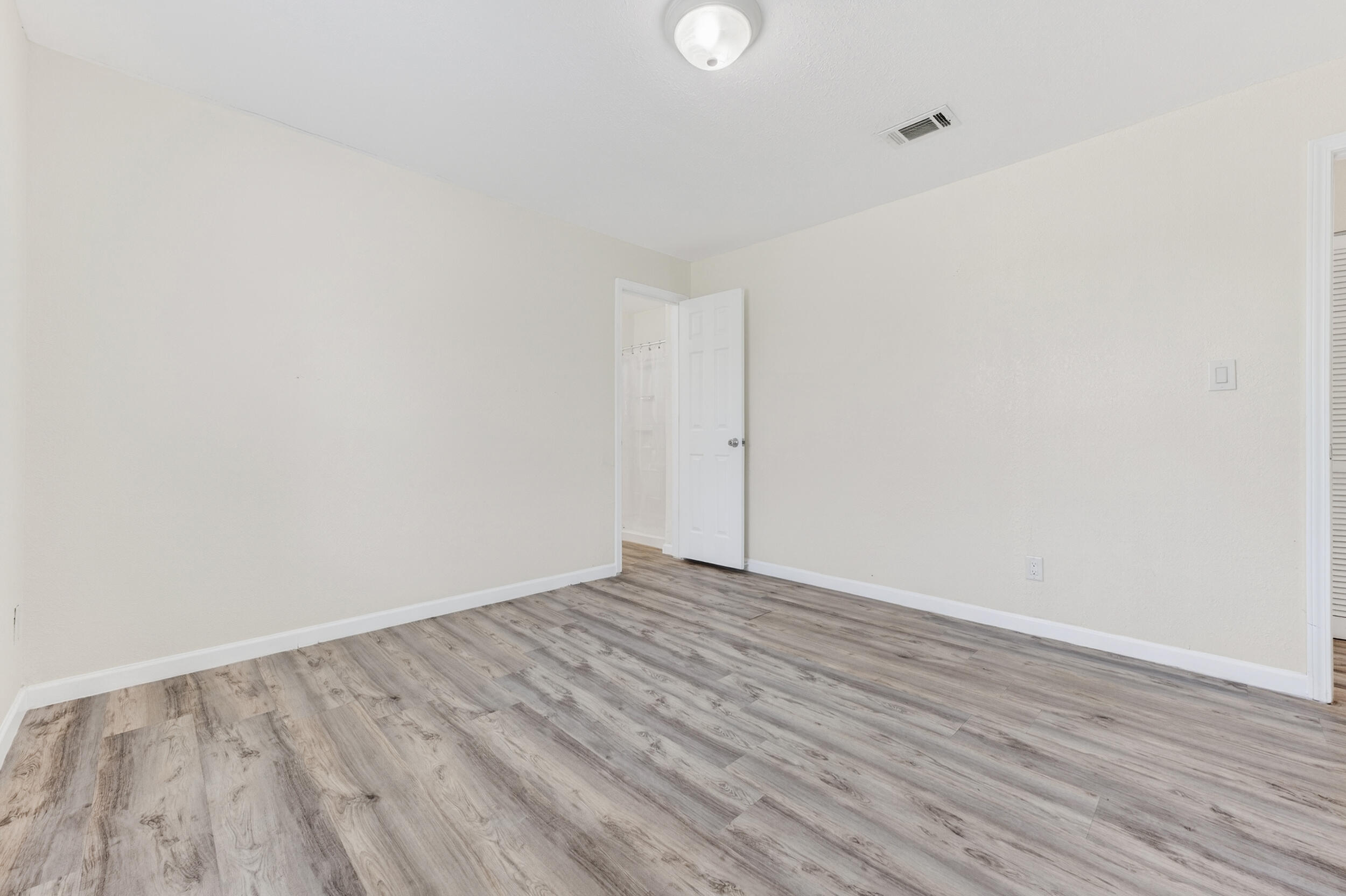 TEN LAKE ESTATES UNIT 1 - Residential