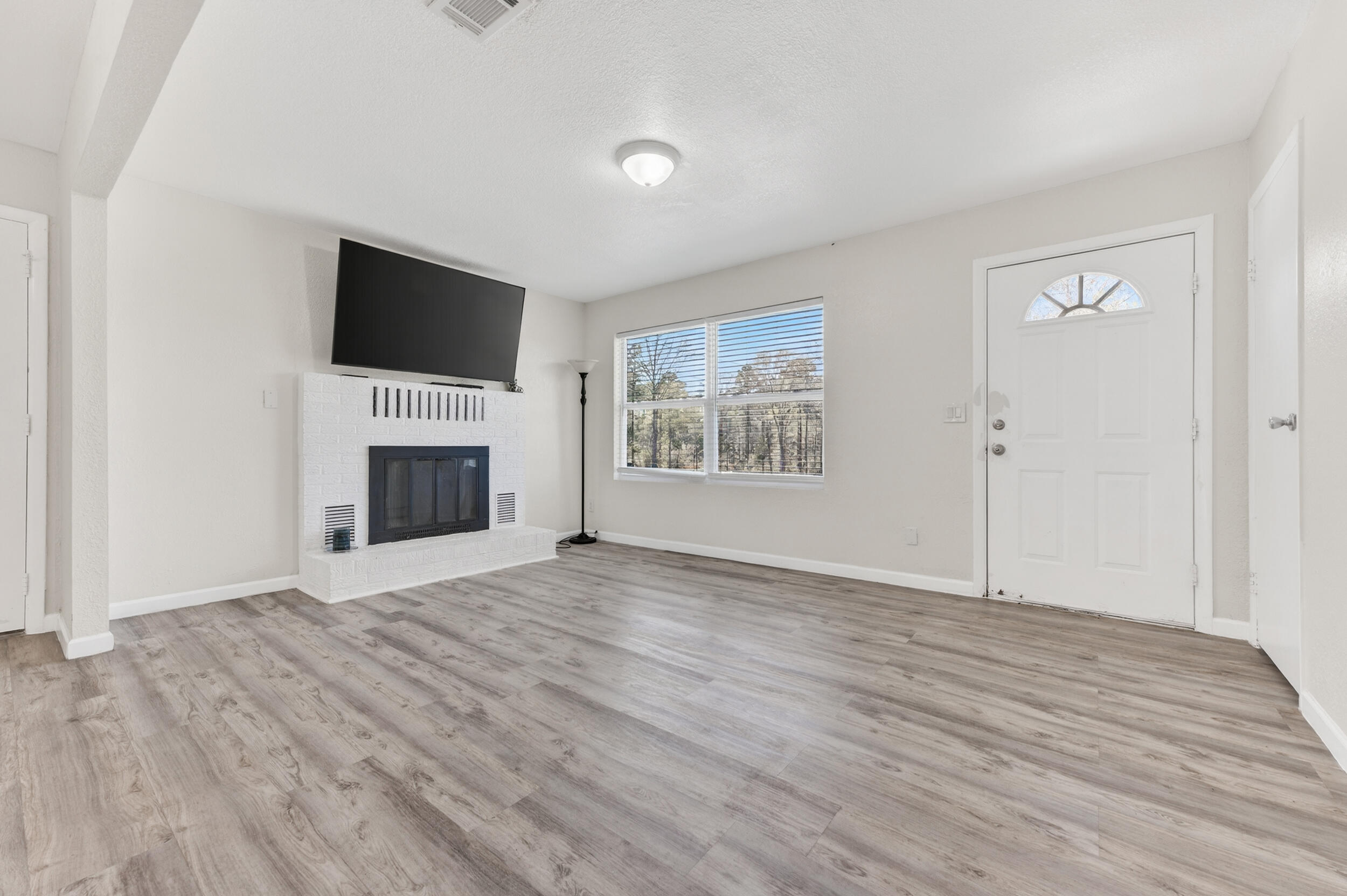 TEN LAKE ESTATES UNIT 1 - Residential