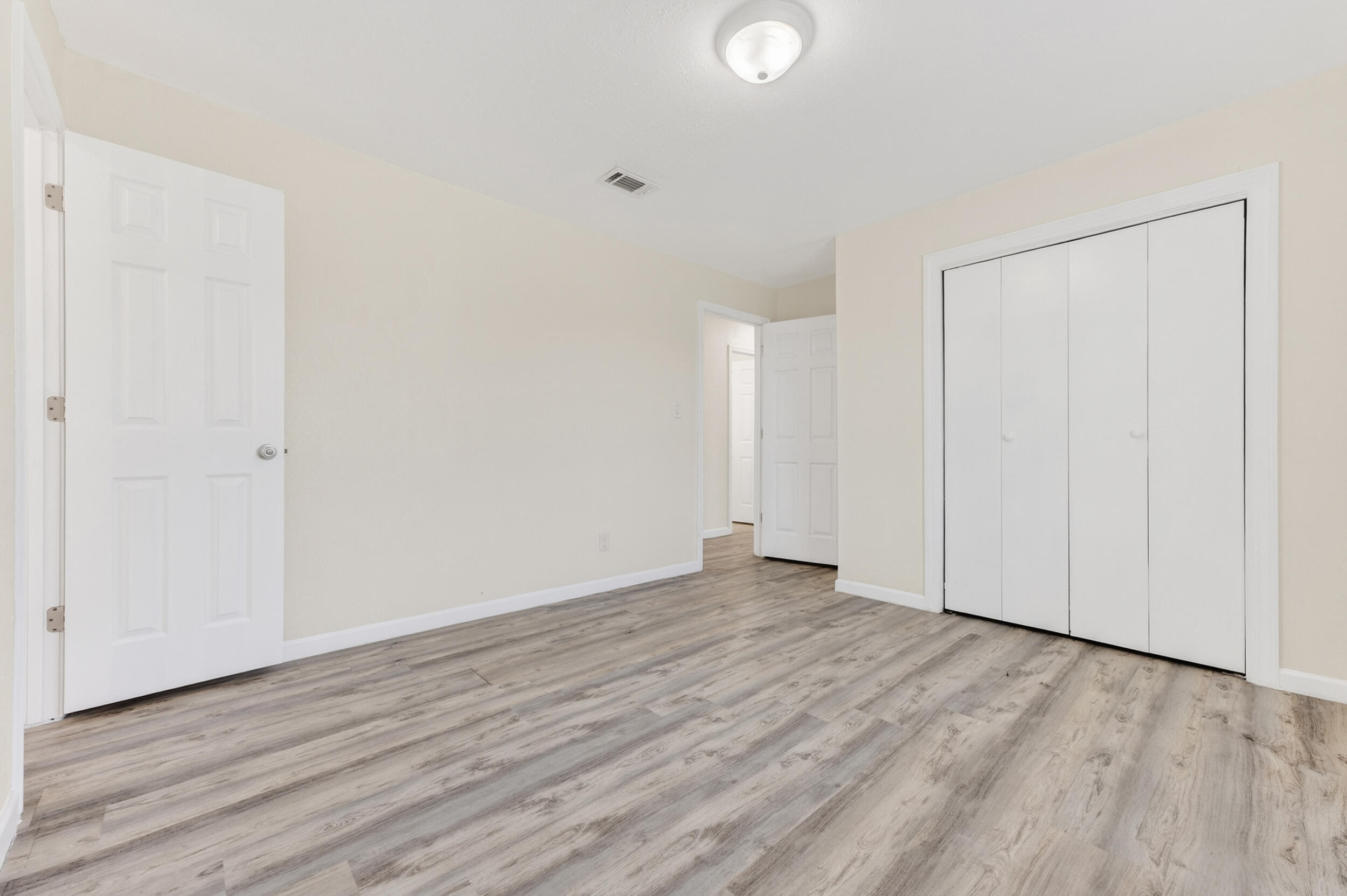 TEN LAKE ESTATES UNIT 1 - Residential