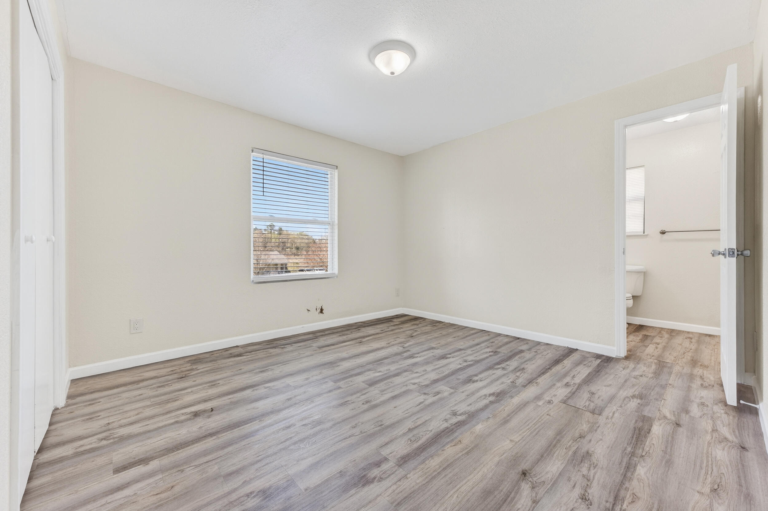 TEN LAKE ESTATES UNIT 1 - Residential