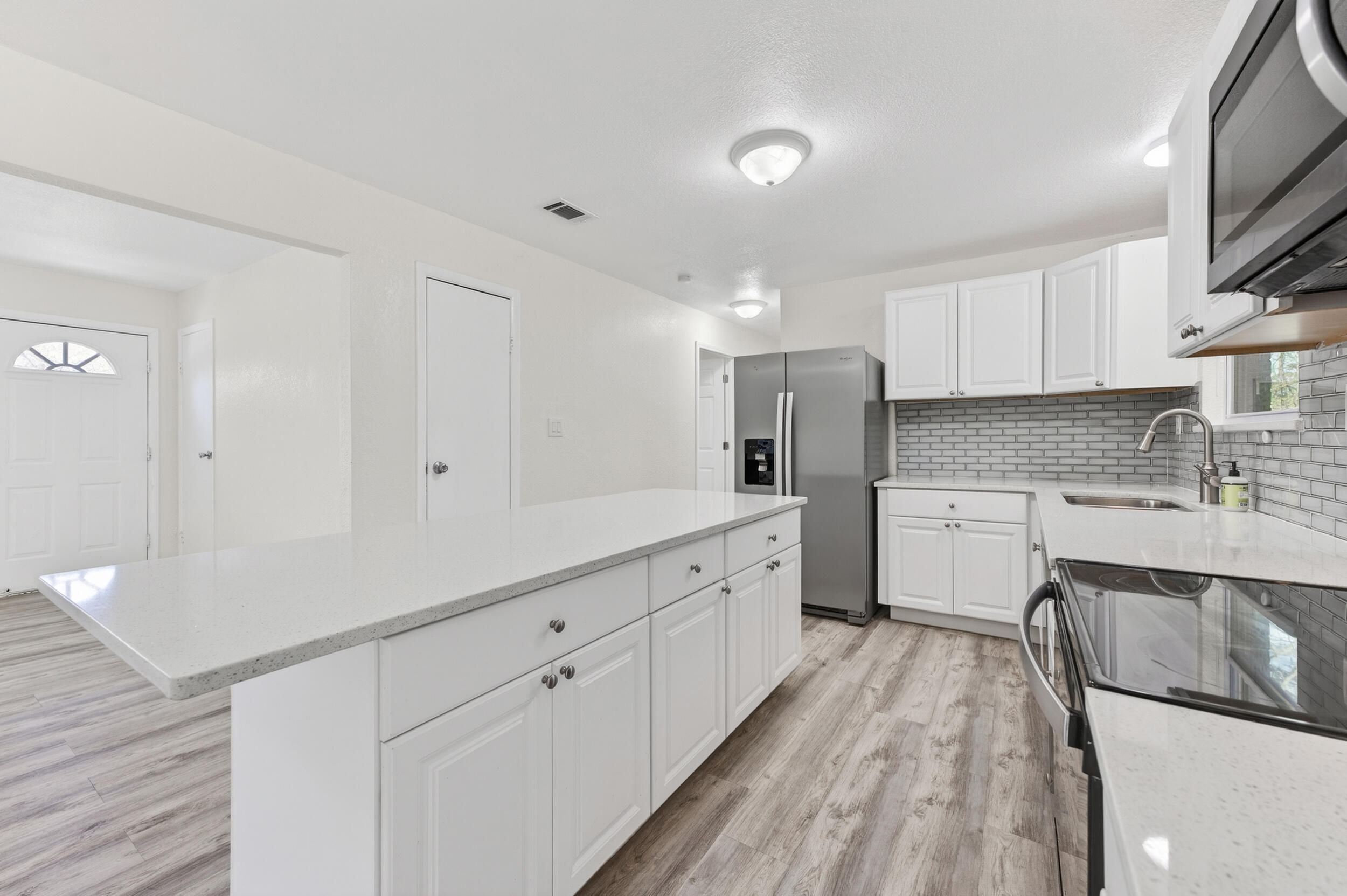 TEN LAKE ESTATES UNIT 1 - Residential