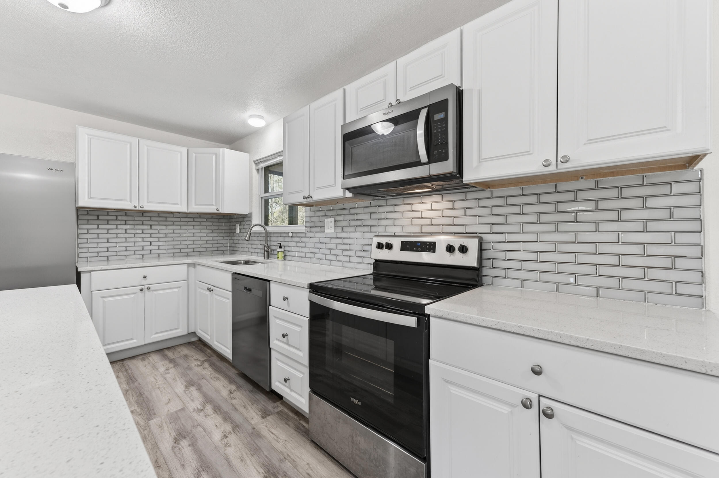 TEN LAKE ESTATES UNIT 1 - Residential