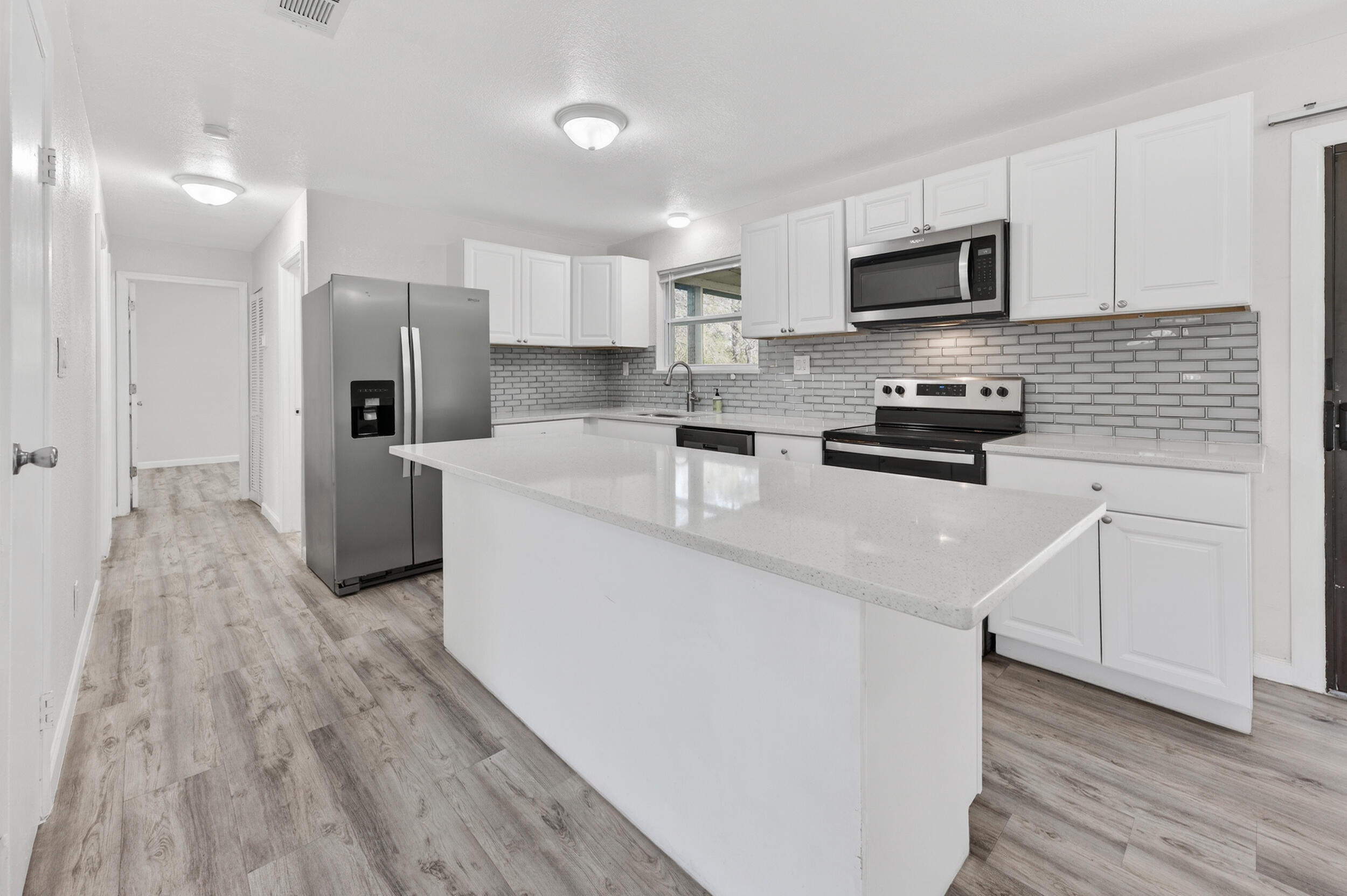 TEN LAKE ESTATES UNIT 1 - Residential