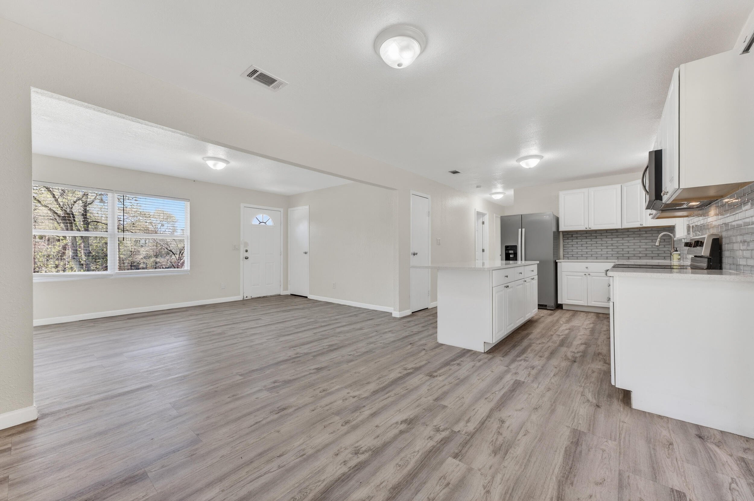 TEN LAKE ESTATES UNIT 1 - Residential