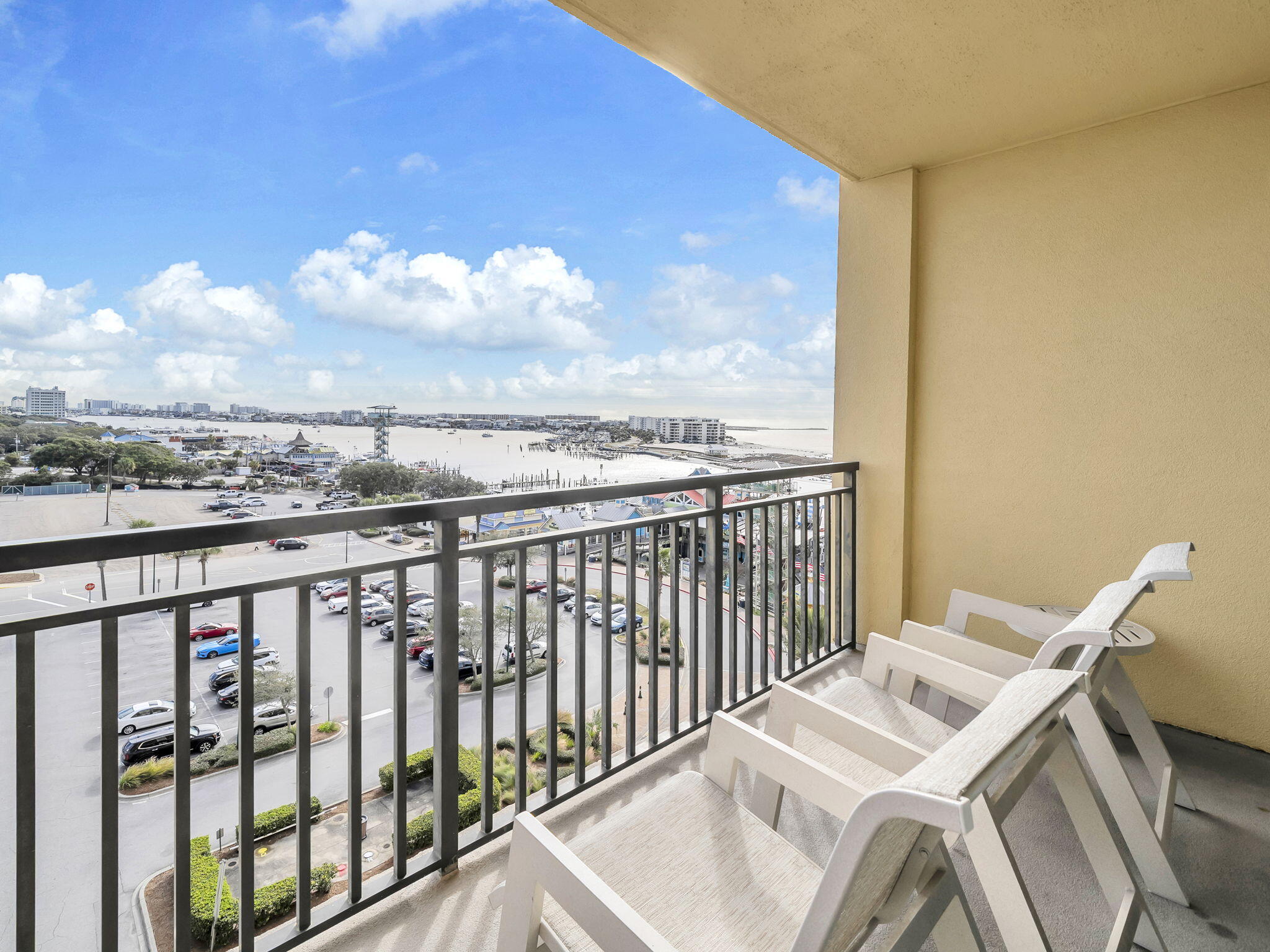 EMERALD GRANDE - Residential