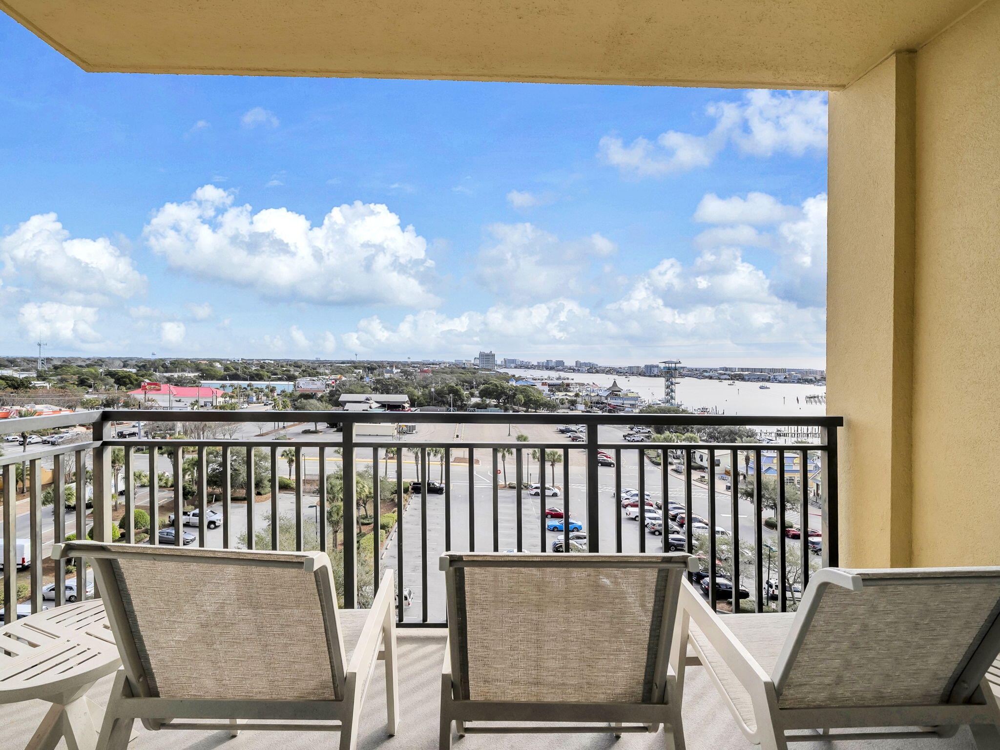 EMERALD GRANDE - Residential