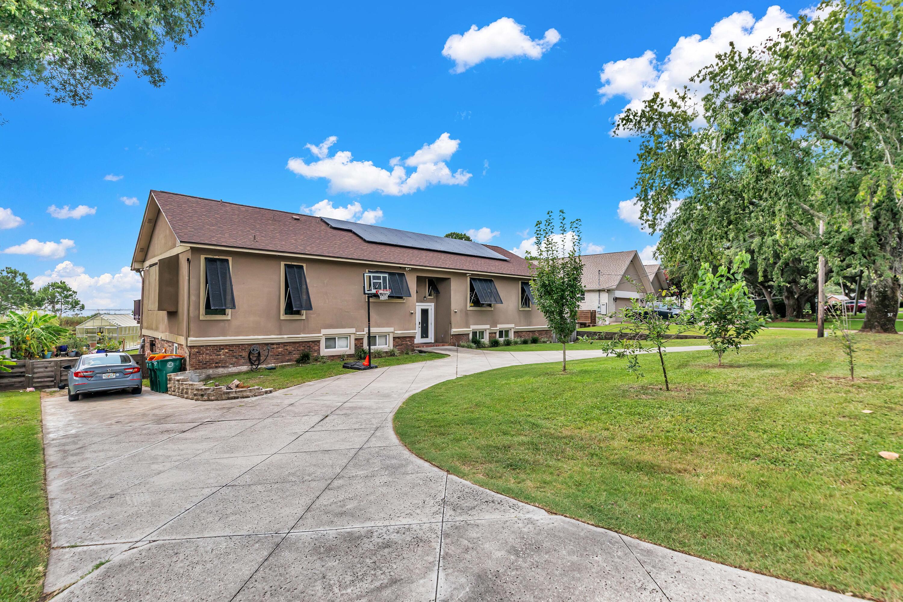 Photo 1 of 55 — 37 Country Club Road, Shalimar, FL 32579