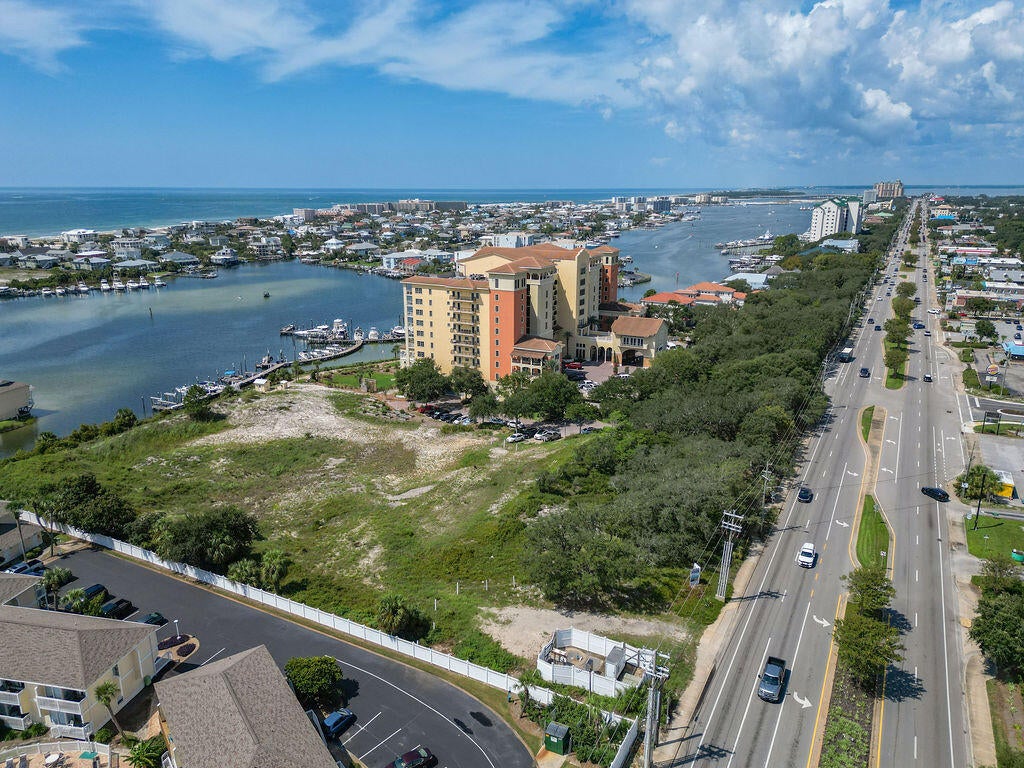 796 Harbor Boulevard
