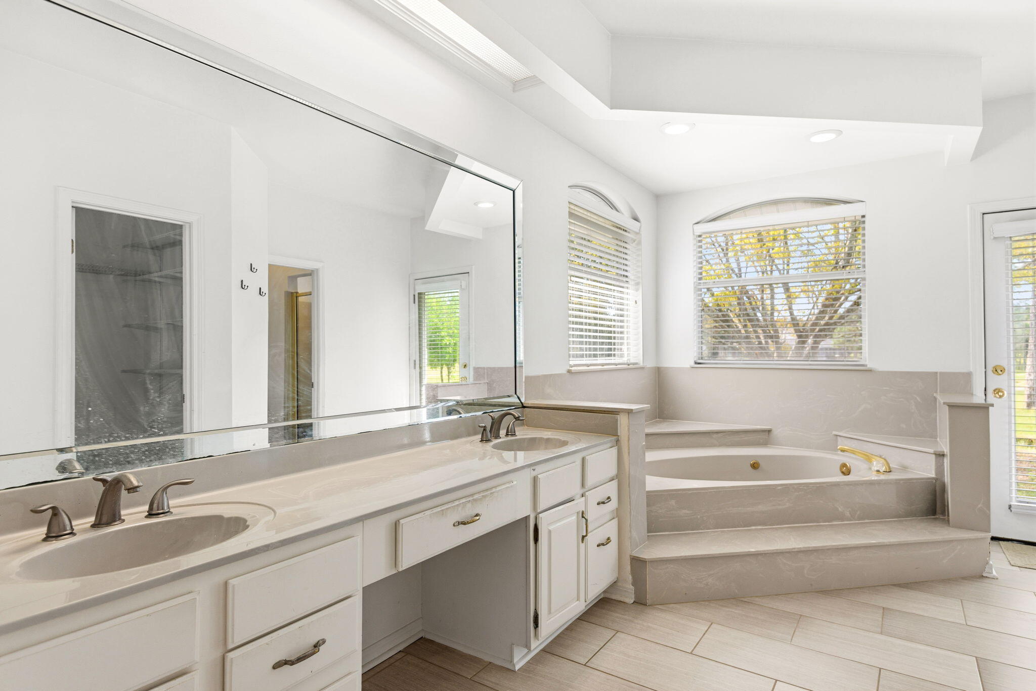 LAKE LORRAINE ESTATES - Residential