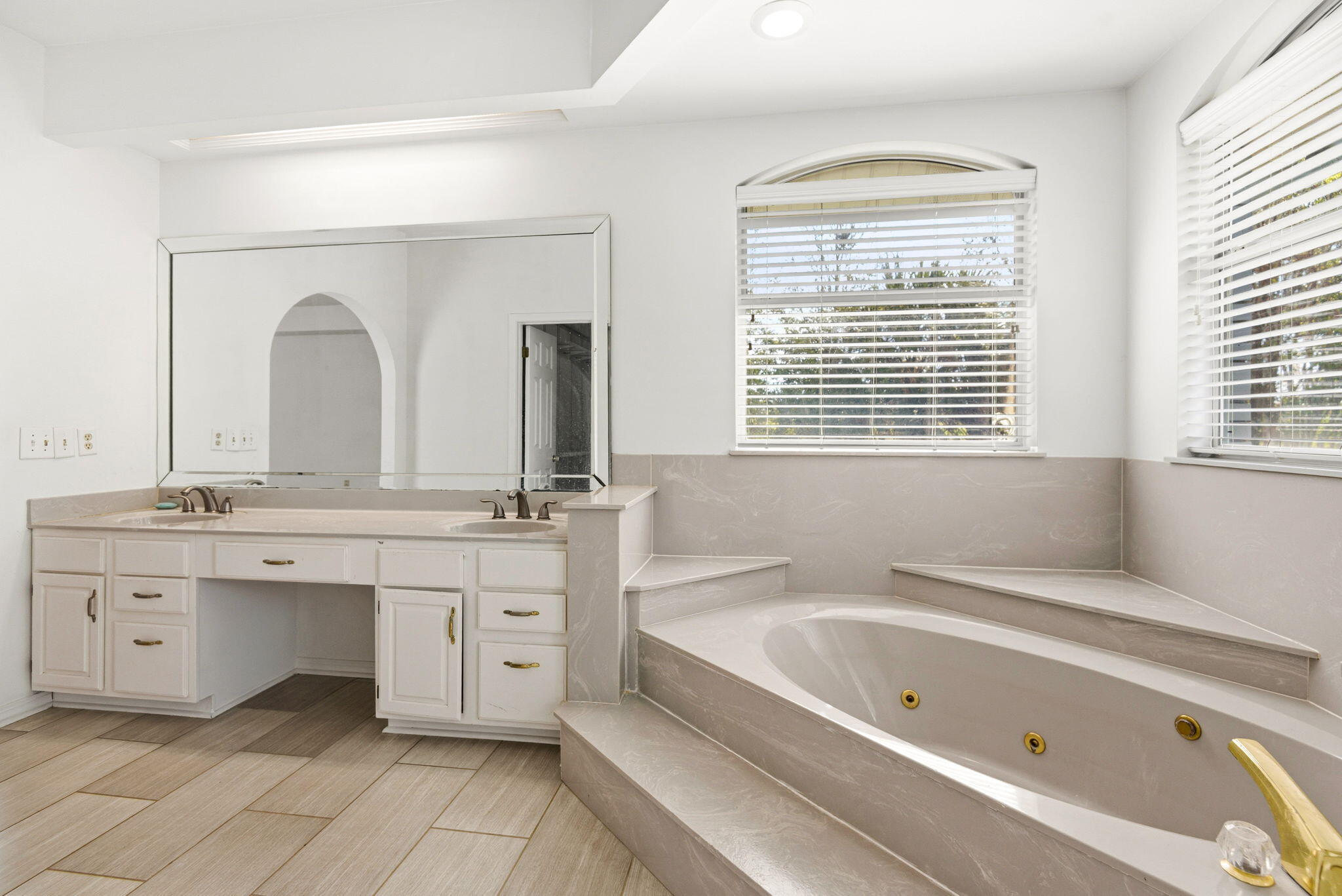 LAKE LORRAINE ESTATES - Residential