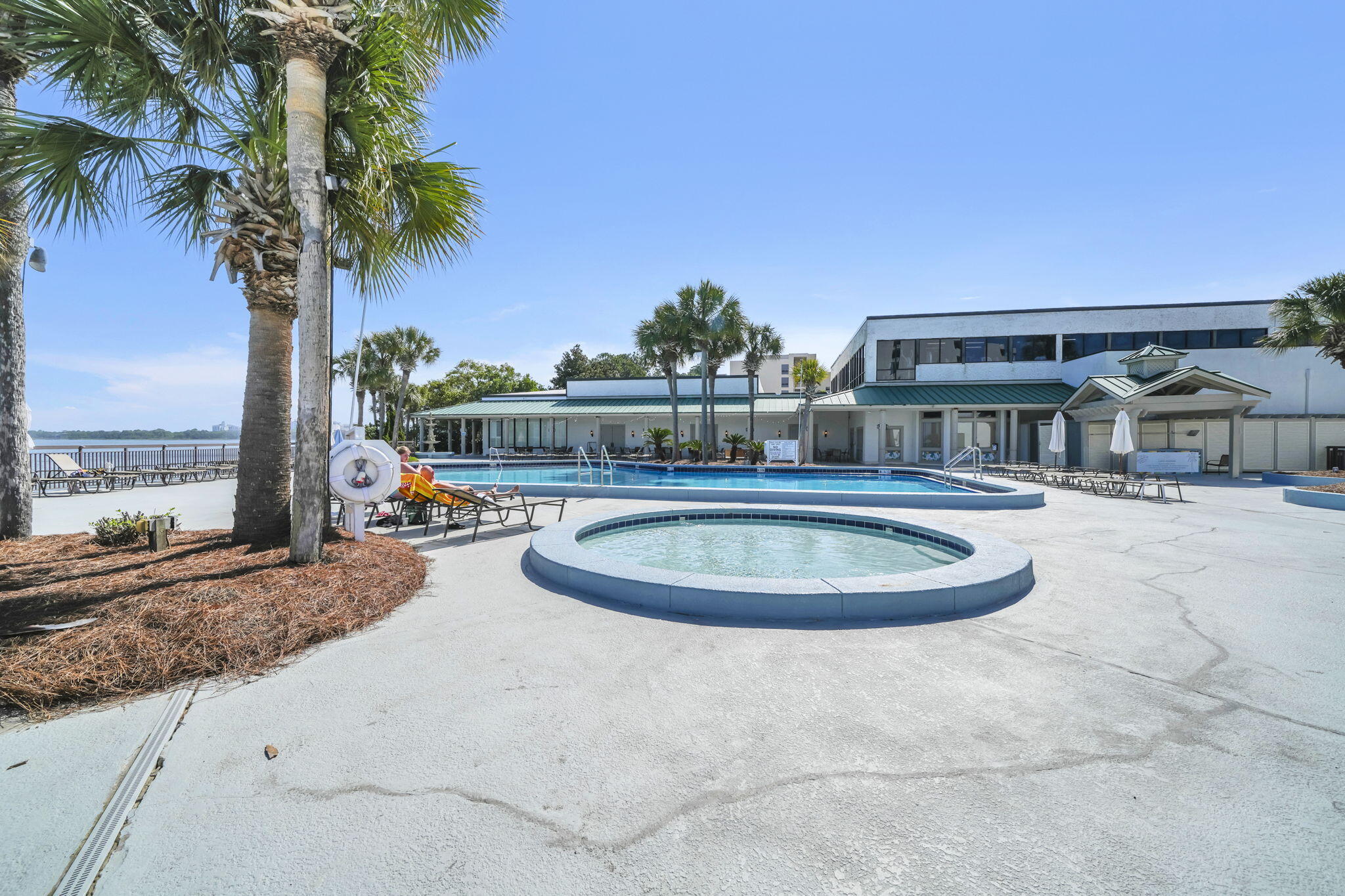 BAYSIDE CONDO SANDESTIN - Residential