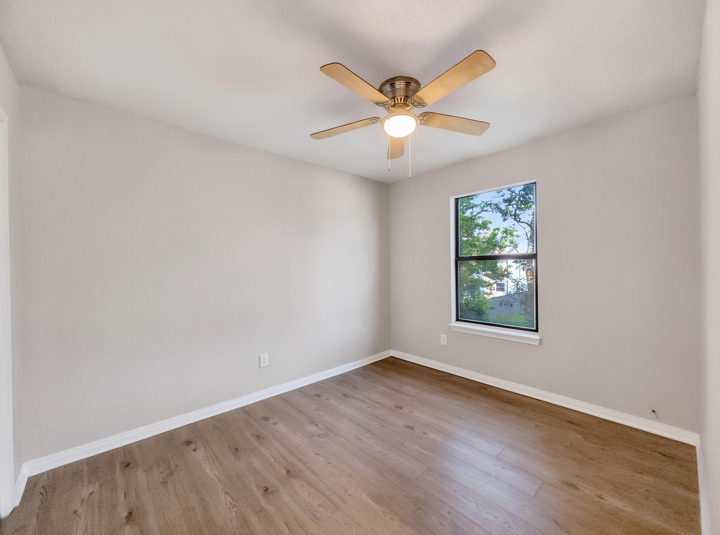 LANDVIEW ESTATES - Residential Lease