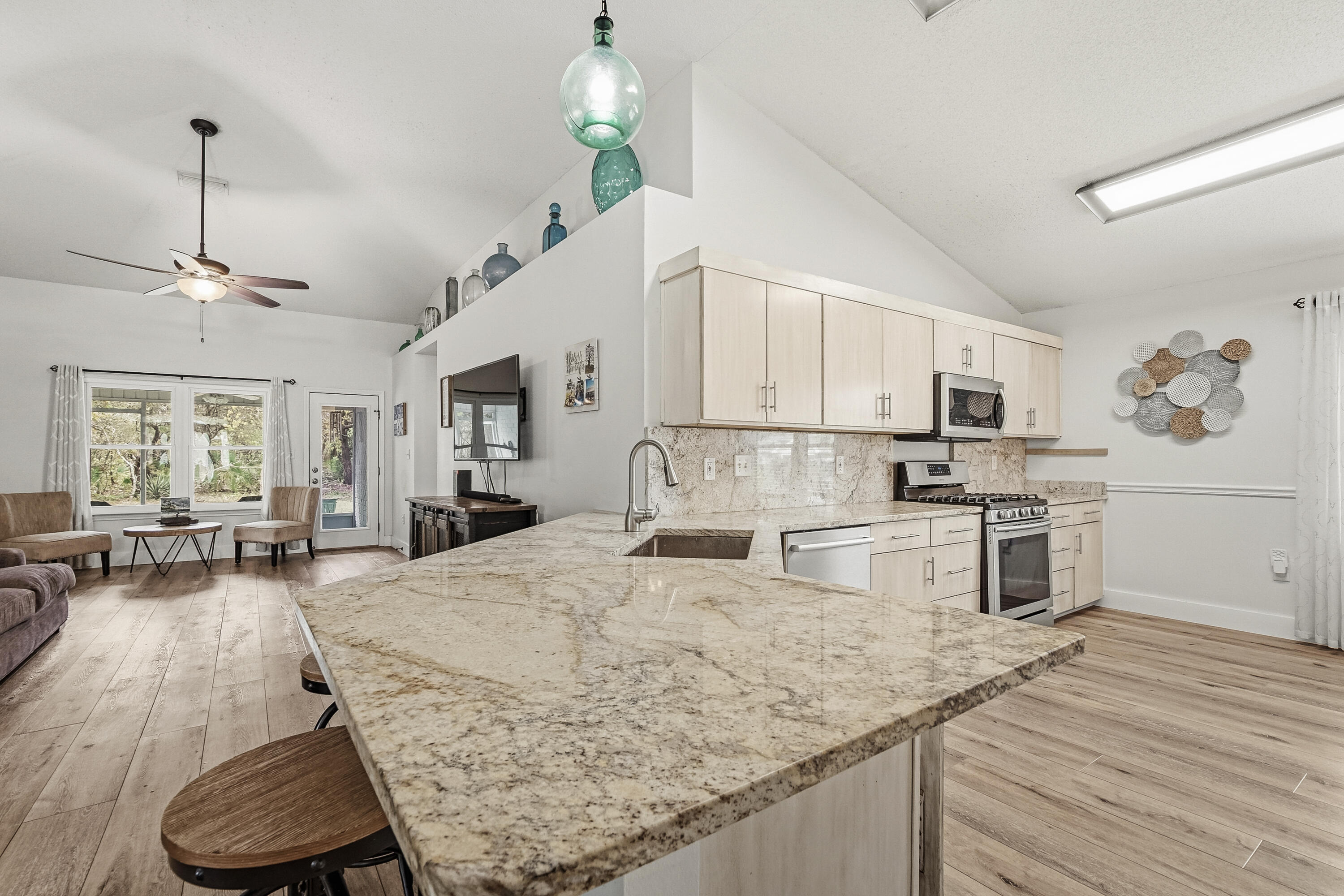 PARADISE RETREAT - Residential