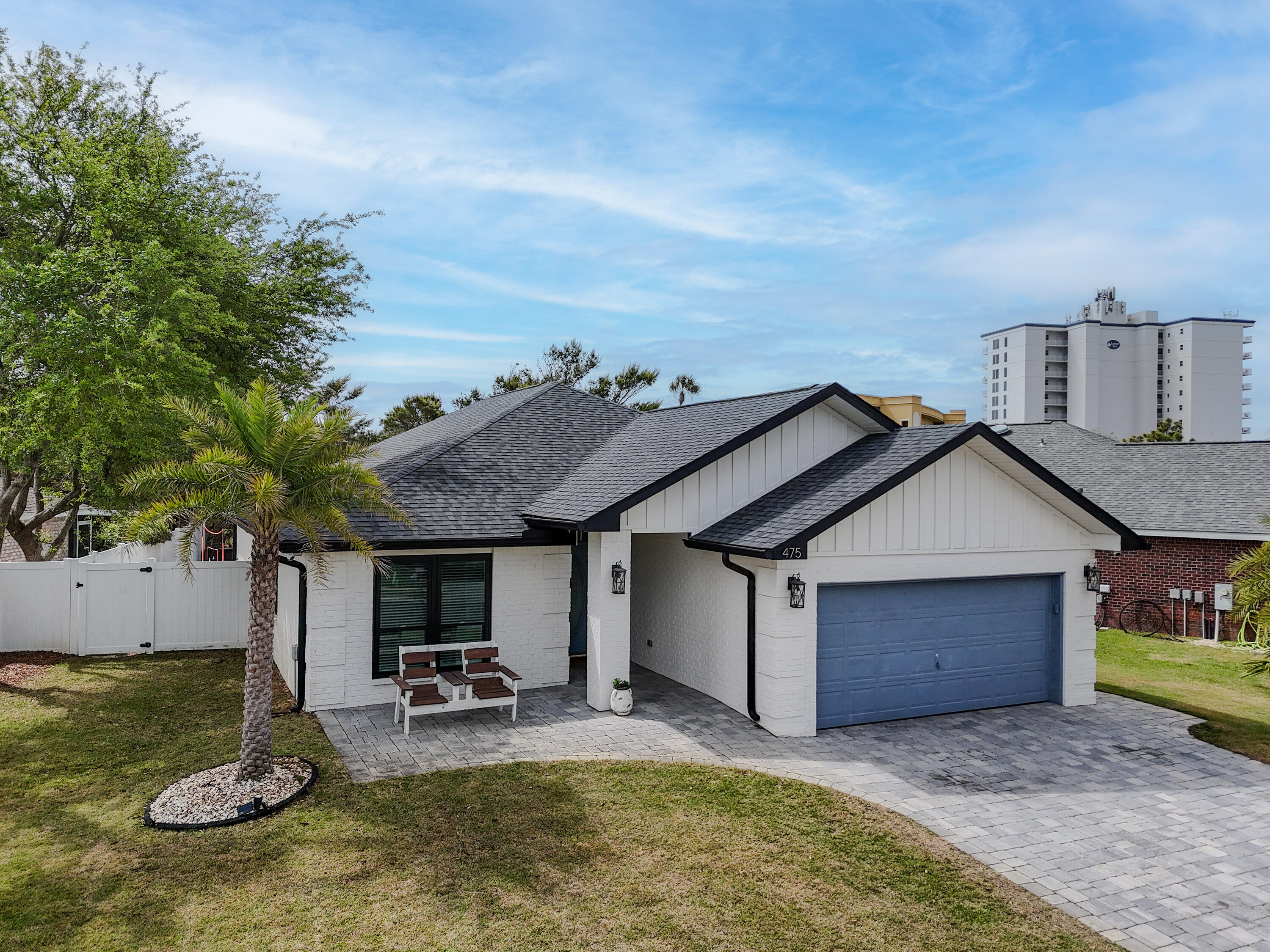 PARADISE RETREAT - Residential