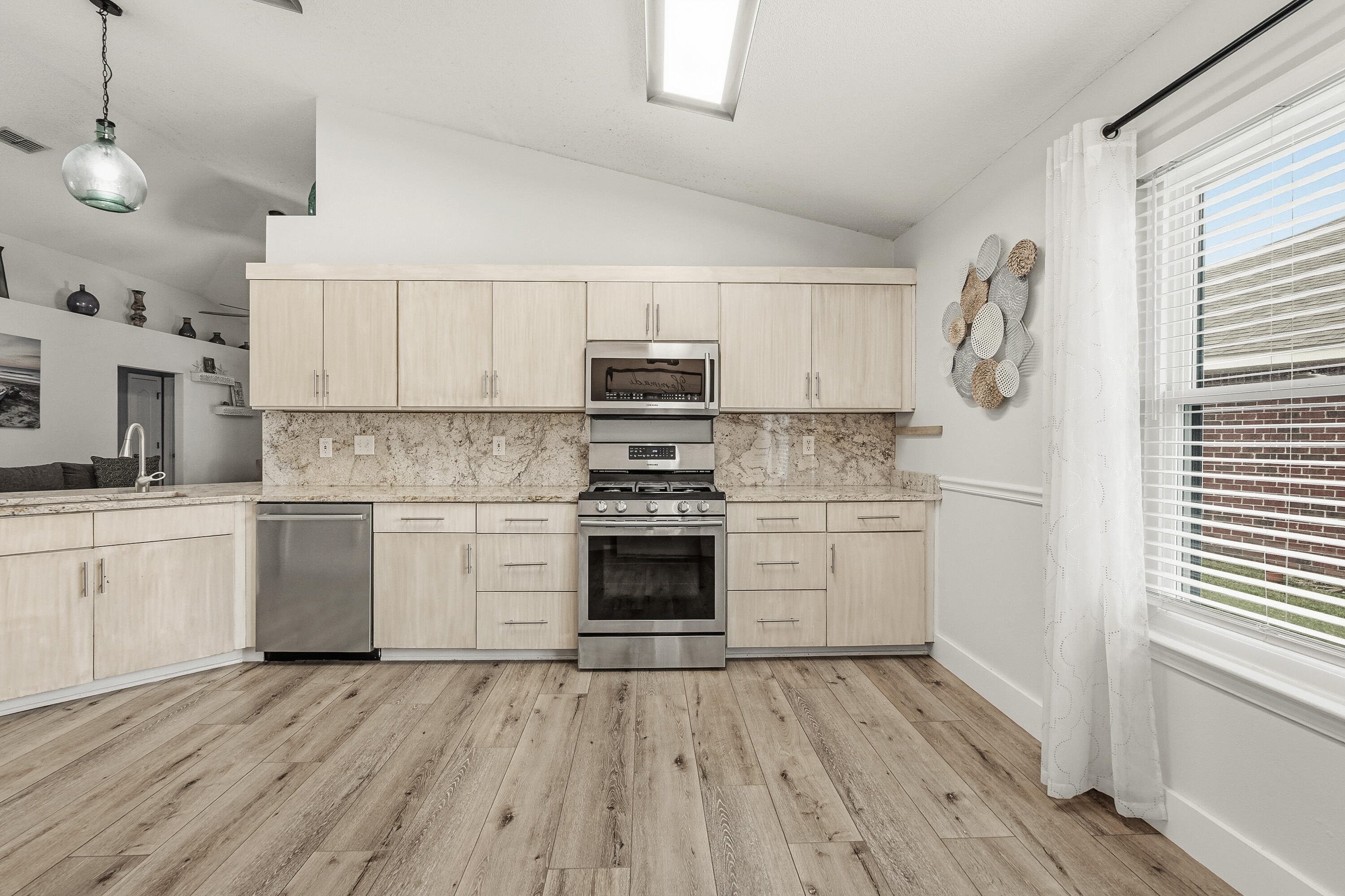 PARADISE RETREAT - Residential