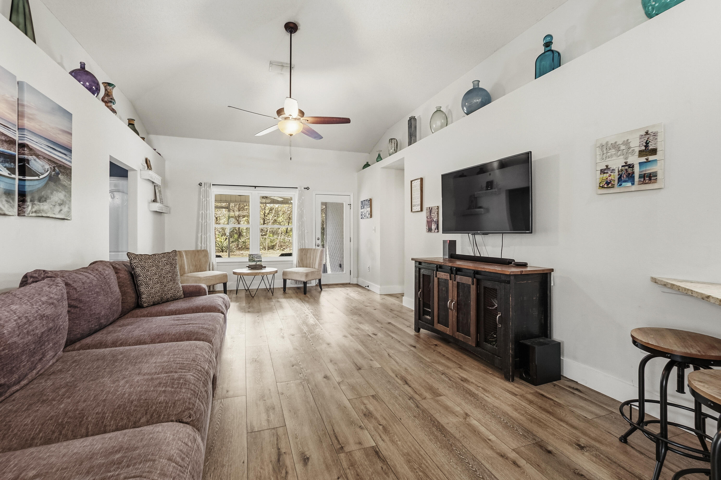 PARADISE RETREAT - Residential