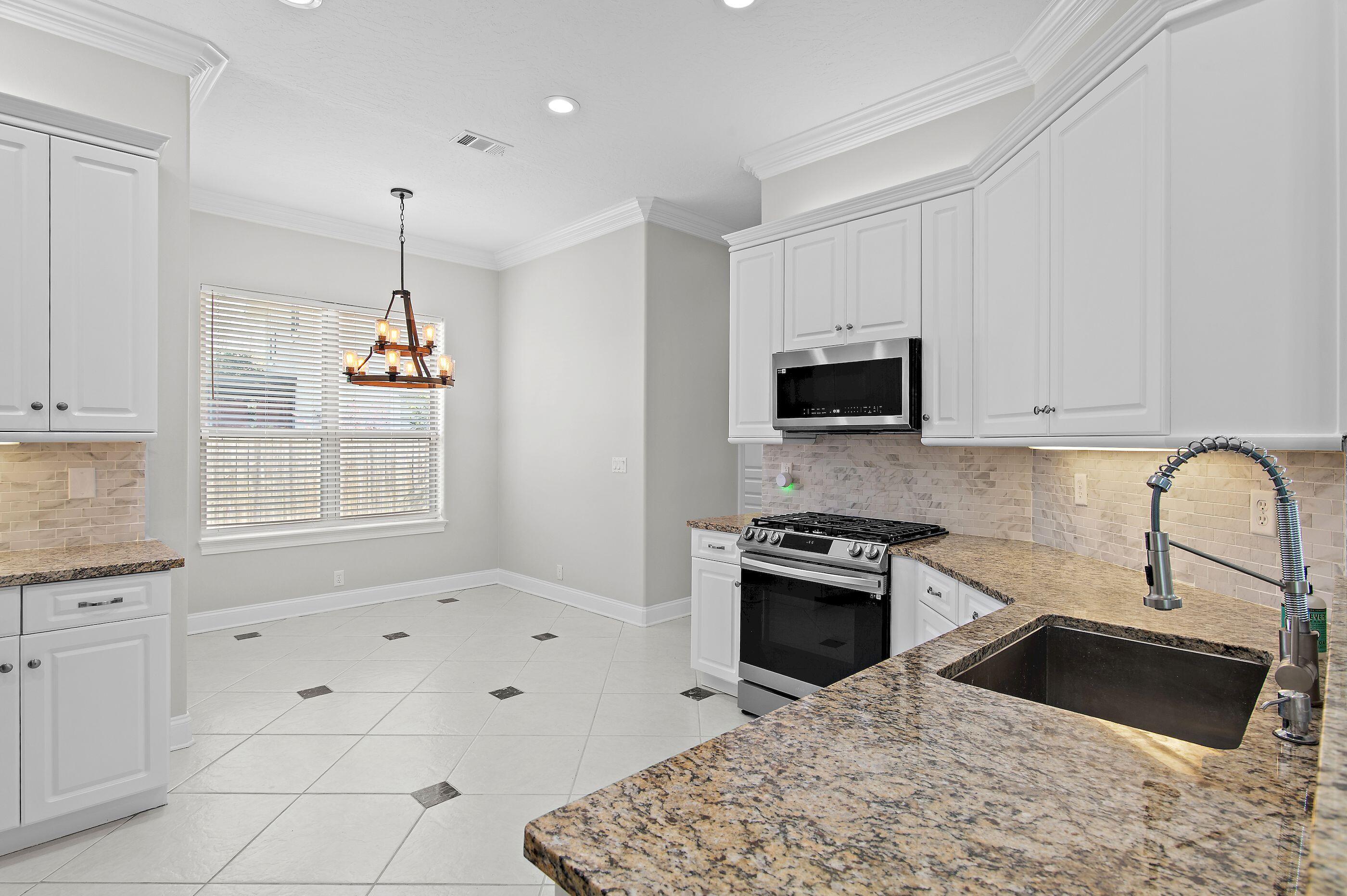 EMERALD LAKES PH 1 - Residential