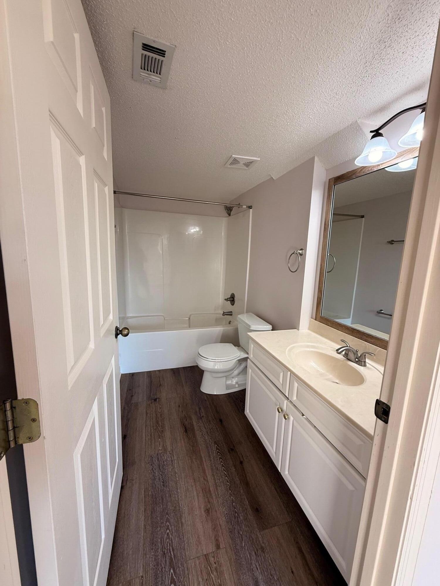 THE FLORIDA CLUB - Residential Lease