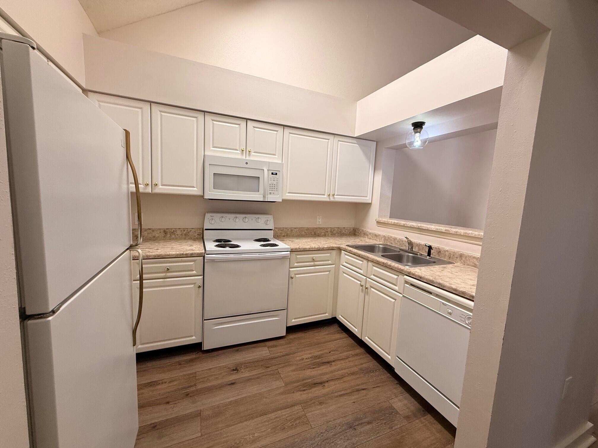 THE FLORIDA CLUB - Residential Lease