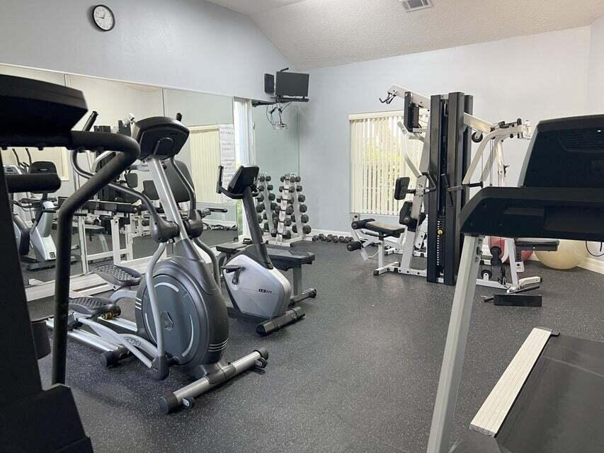 THE FLORIDA CLUB - Residential Lease