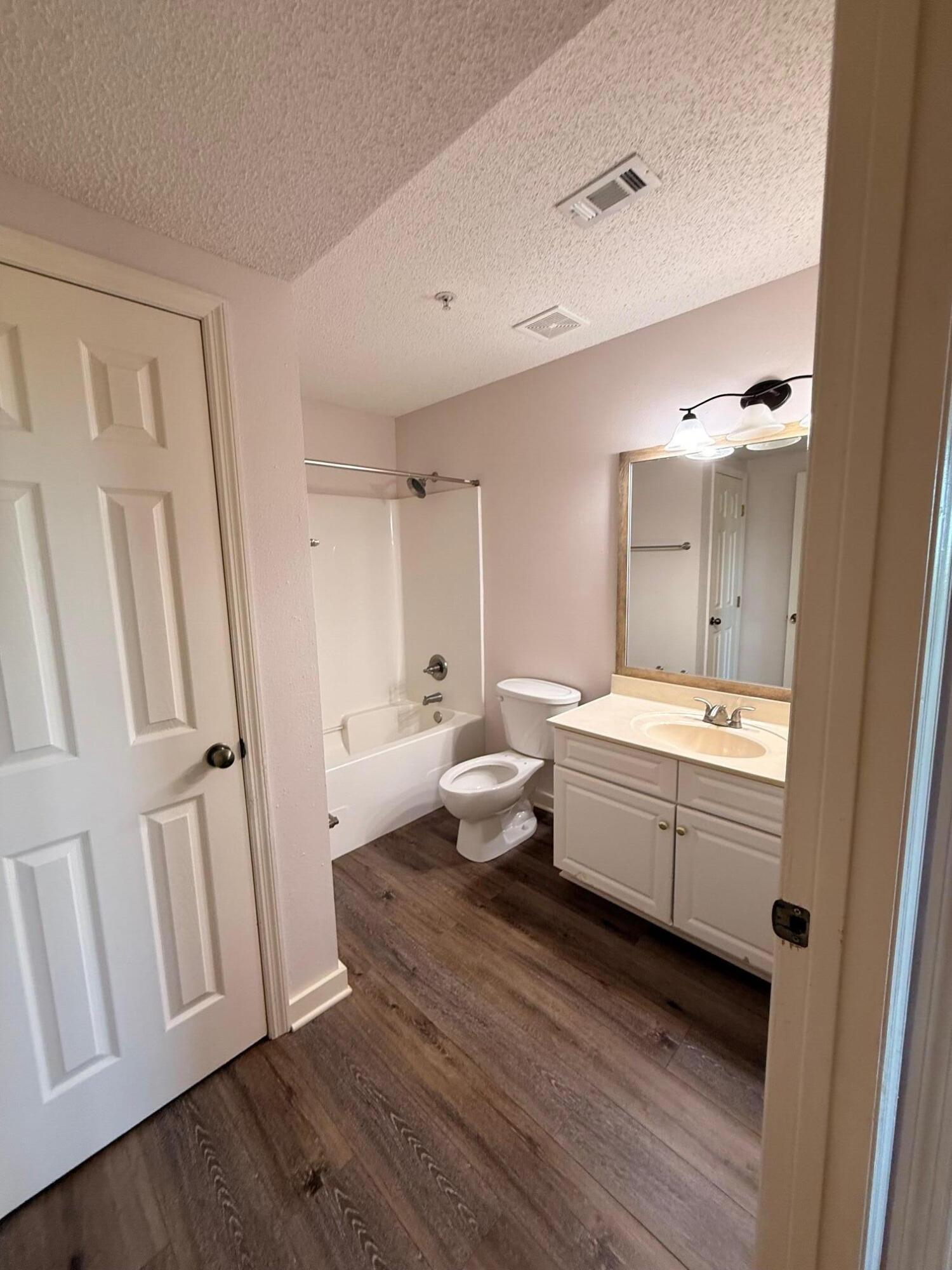 THE FLORIDA CLUB - Residential Lease