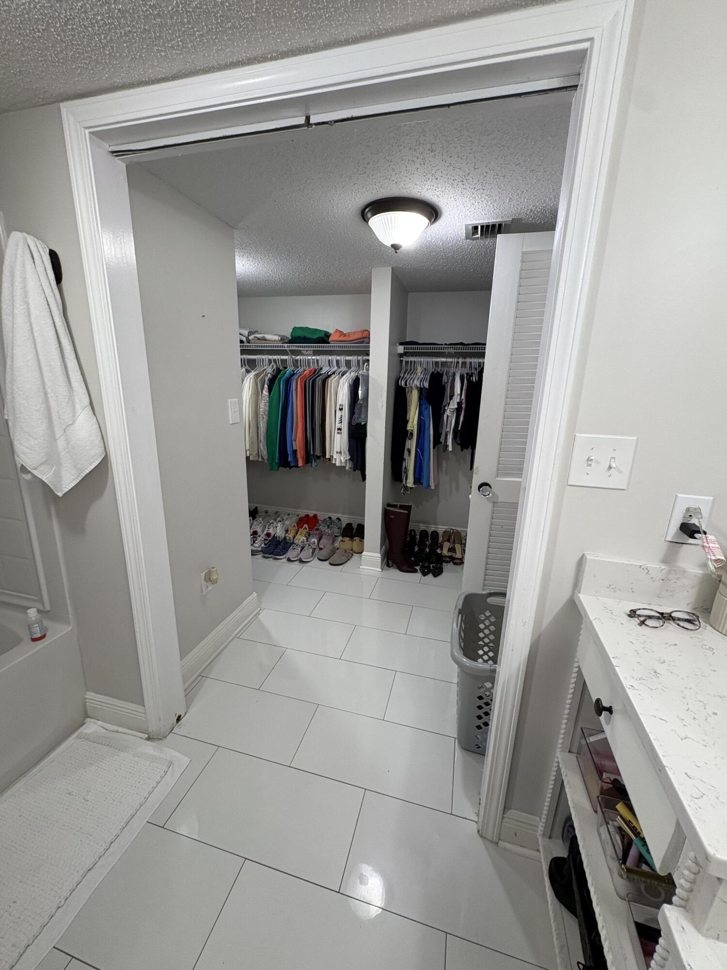 SHORELINE TOWERS 2 - Residential