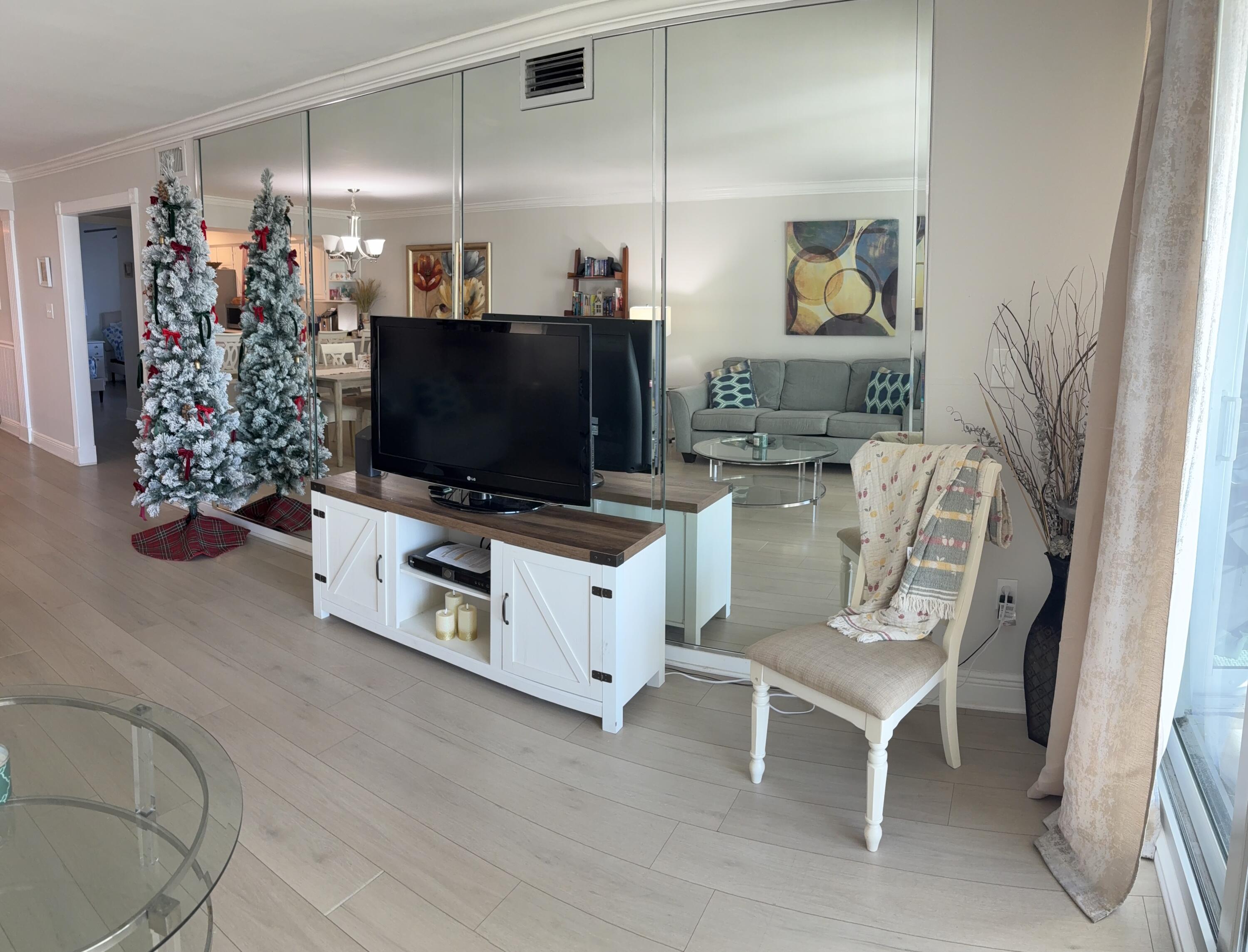 SHORELINE TOWERS 2 - Residential