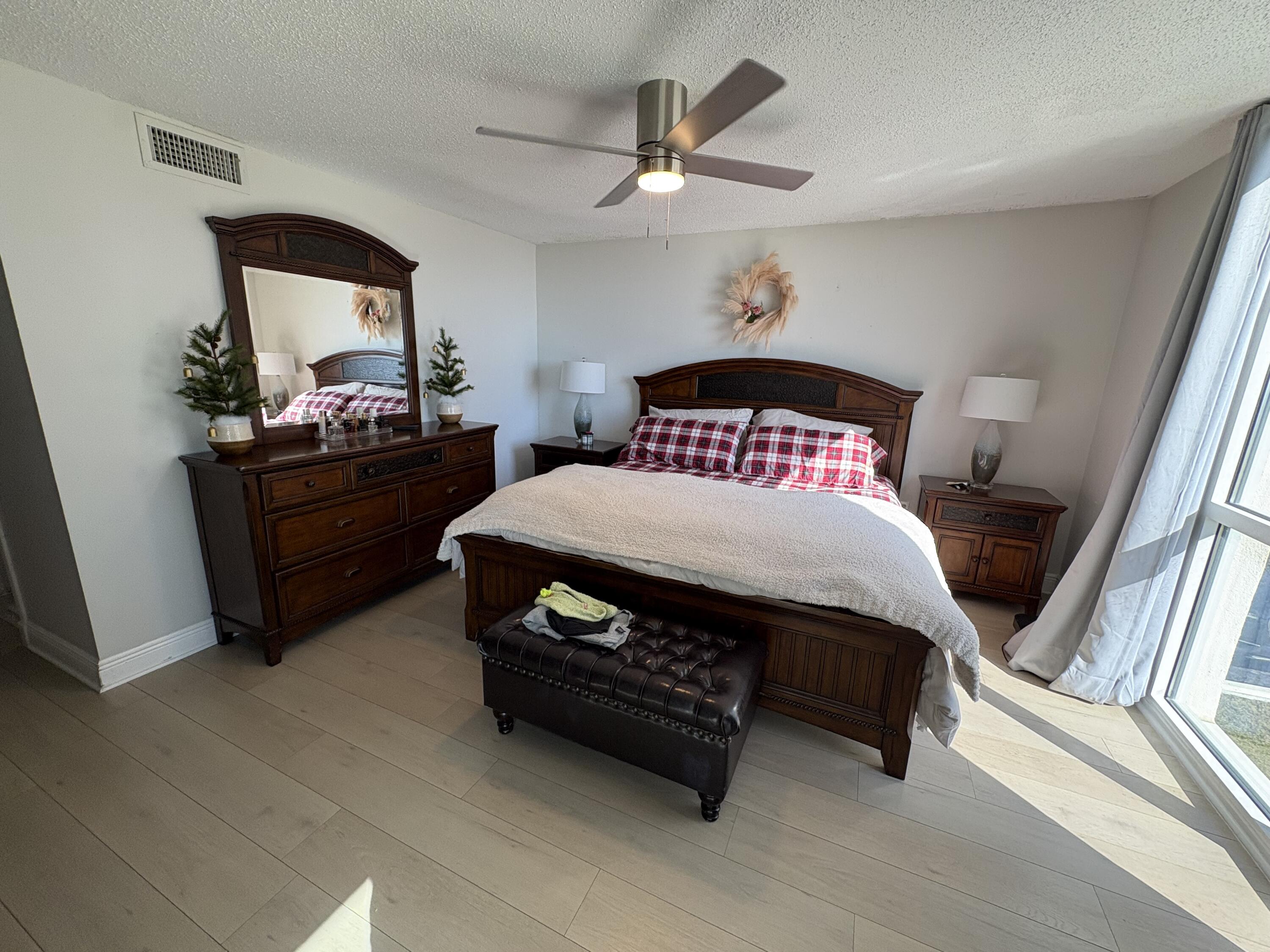 SHORELINE TOWERS 2 - Residential