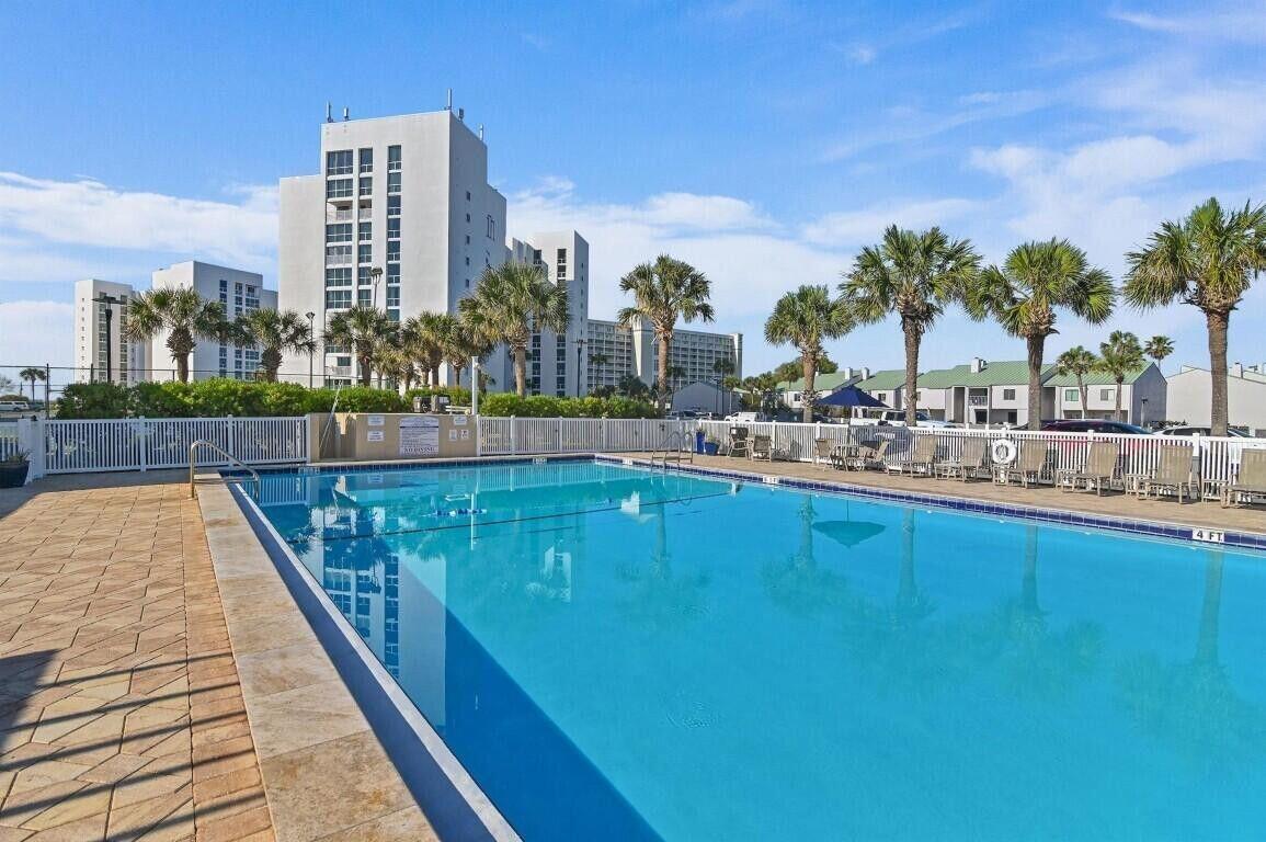 SHORELINE TOWERS 2 - Residential