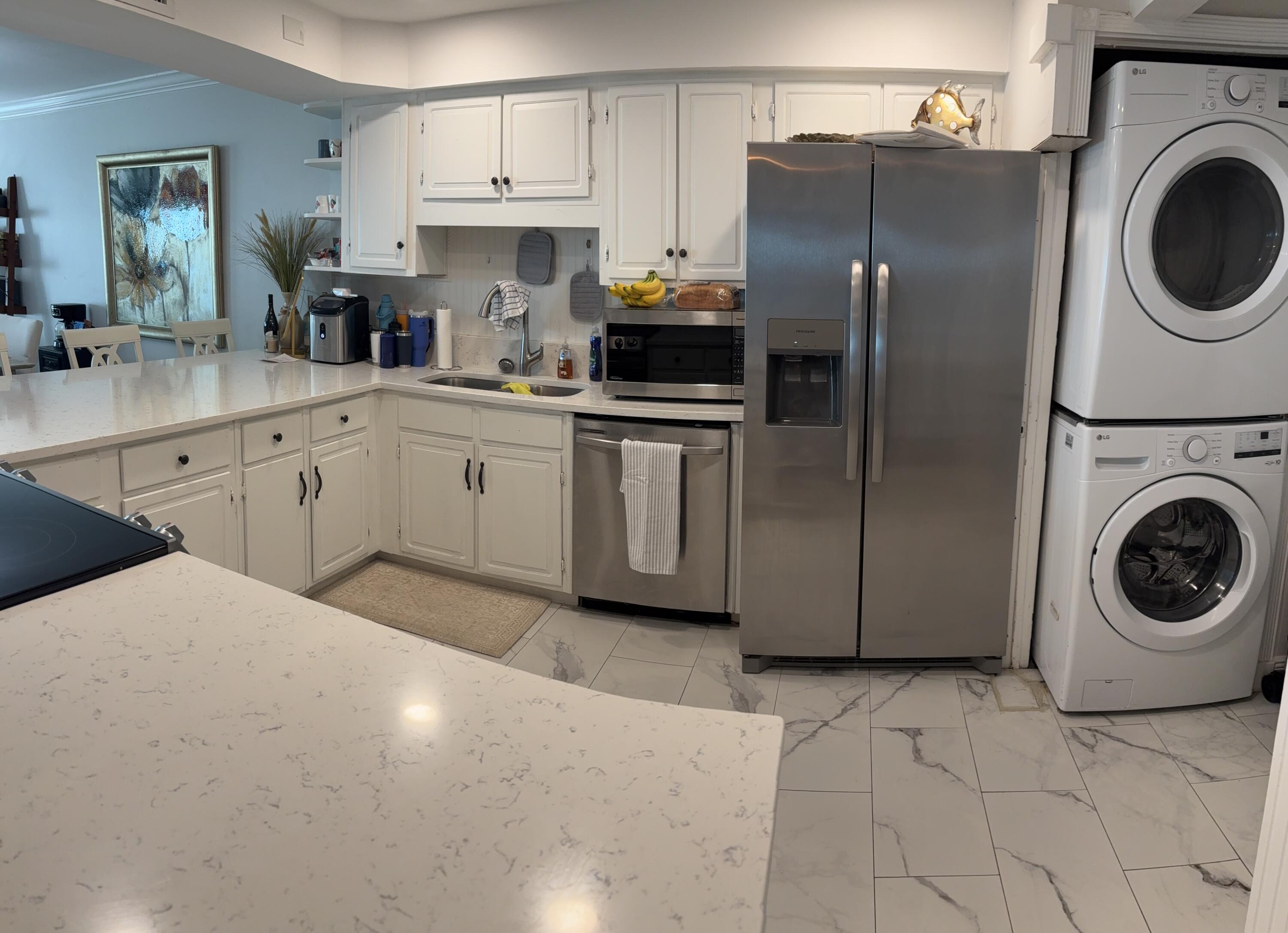 SHORELINE TOWERS 2 - Residential