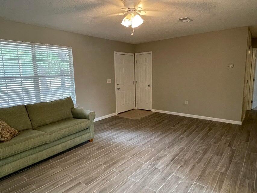 UNRECORDED SUBDIVISION - Residential Lease