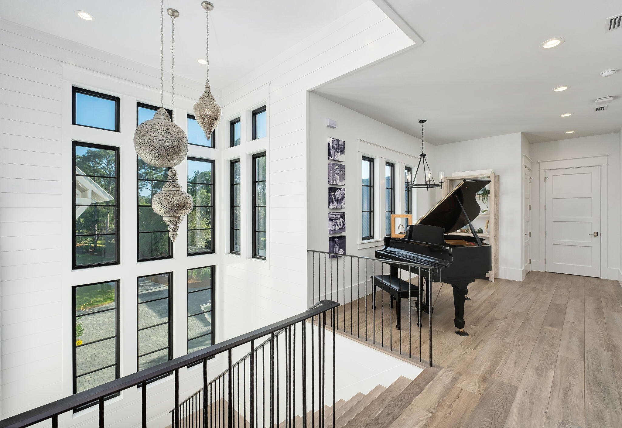 WHISPERING OAKS - Residential