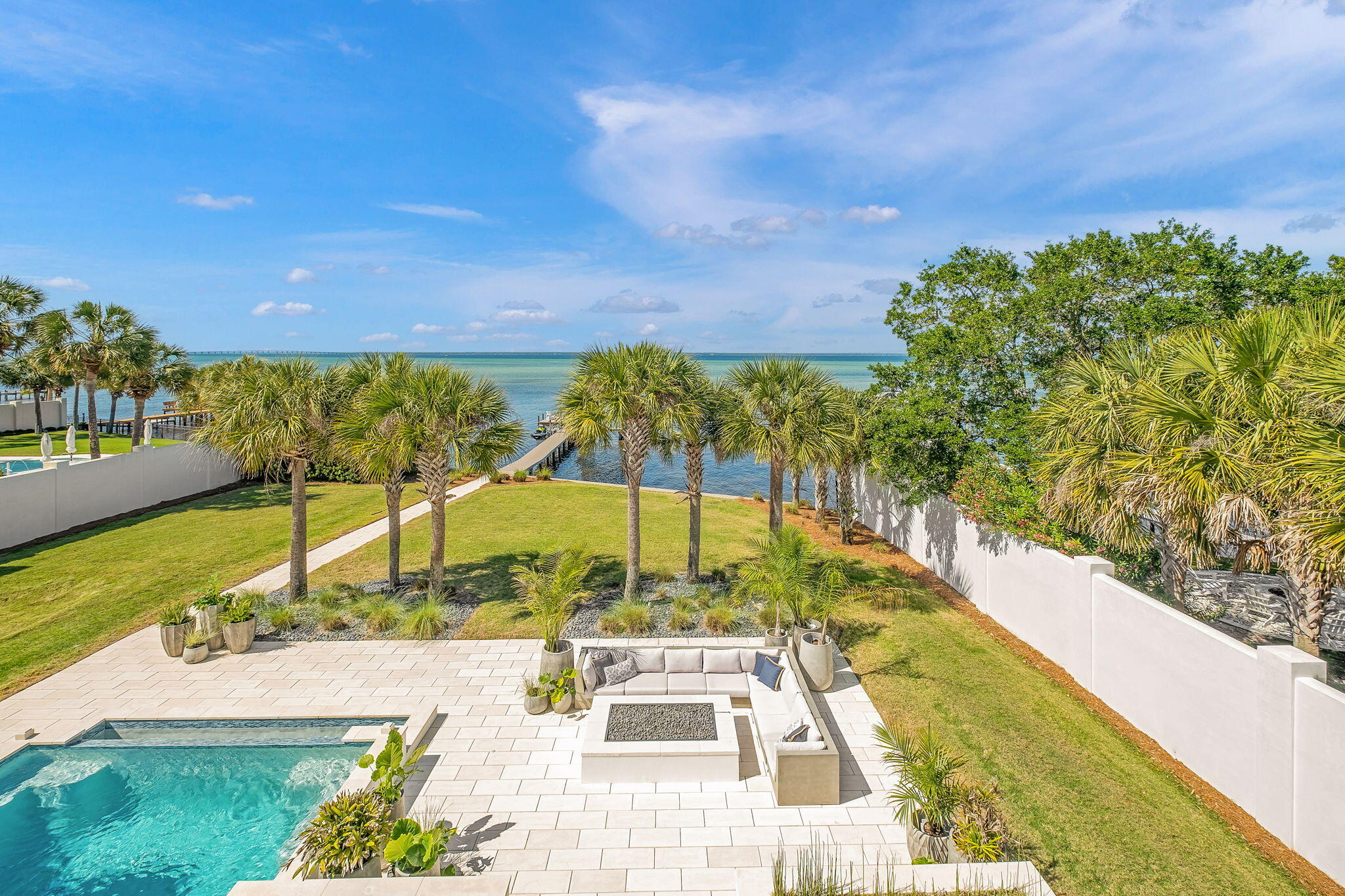 WHISPERING OAKS - Residential