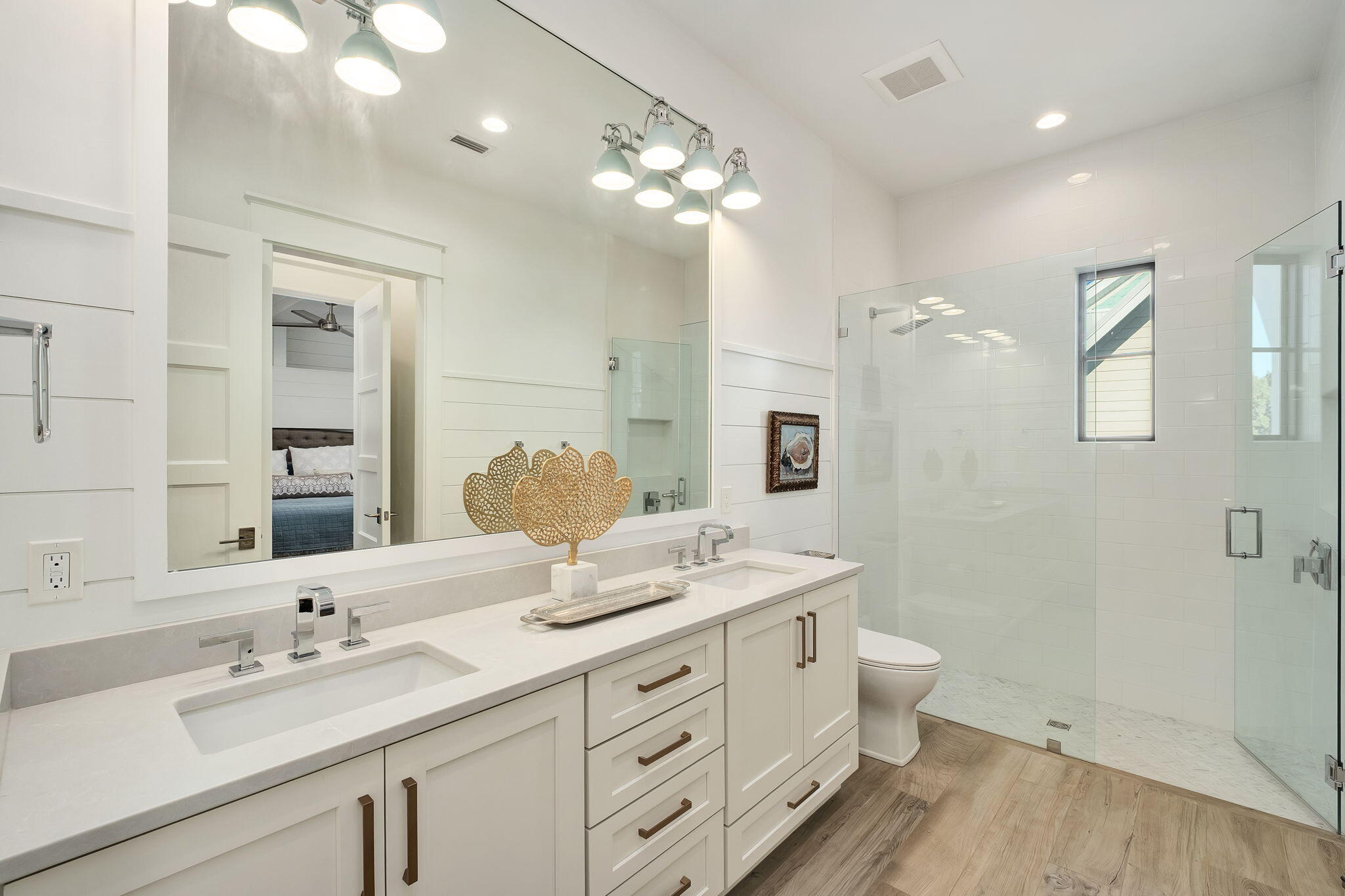 WHISPERING OAKS - Residential