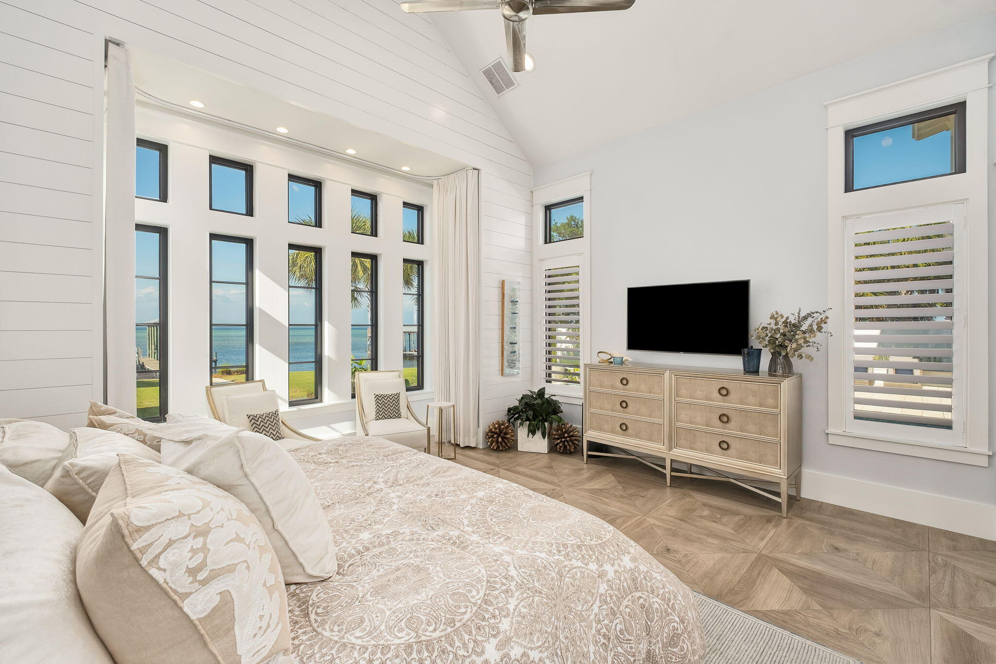 WHISPERING OAKS - Residential