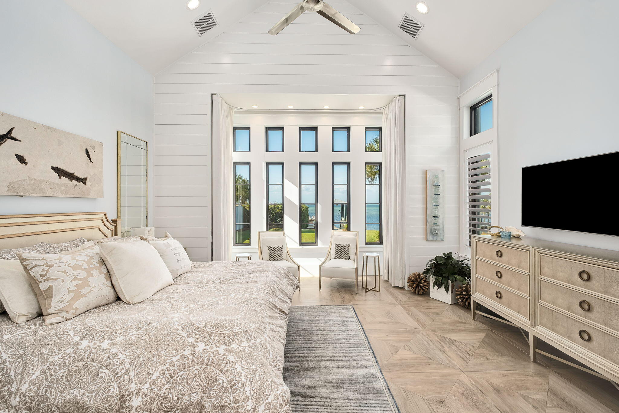 WHISPERING OAKS - Residential