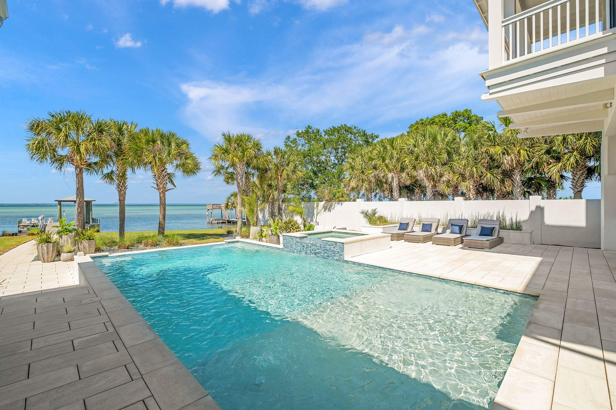 WHISPERING OAKS - Residential