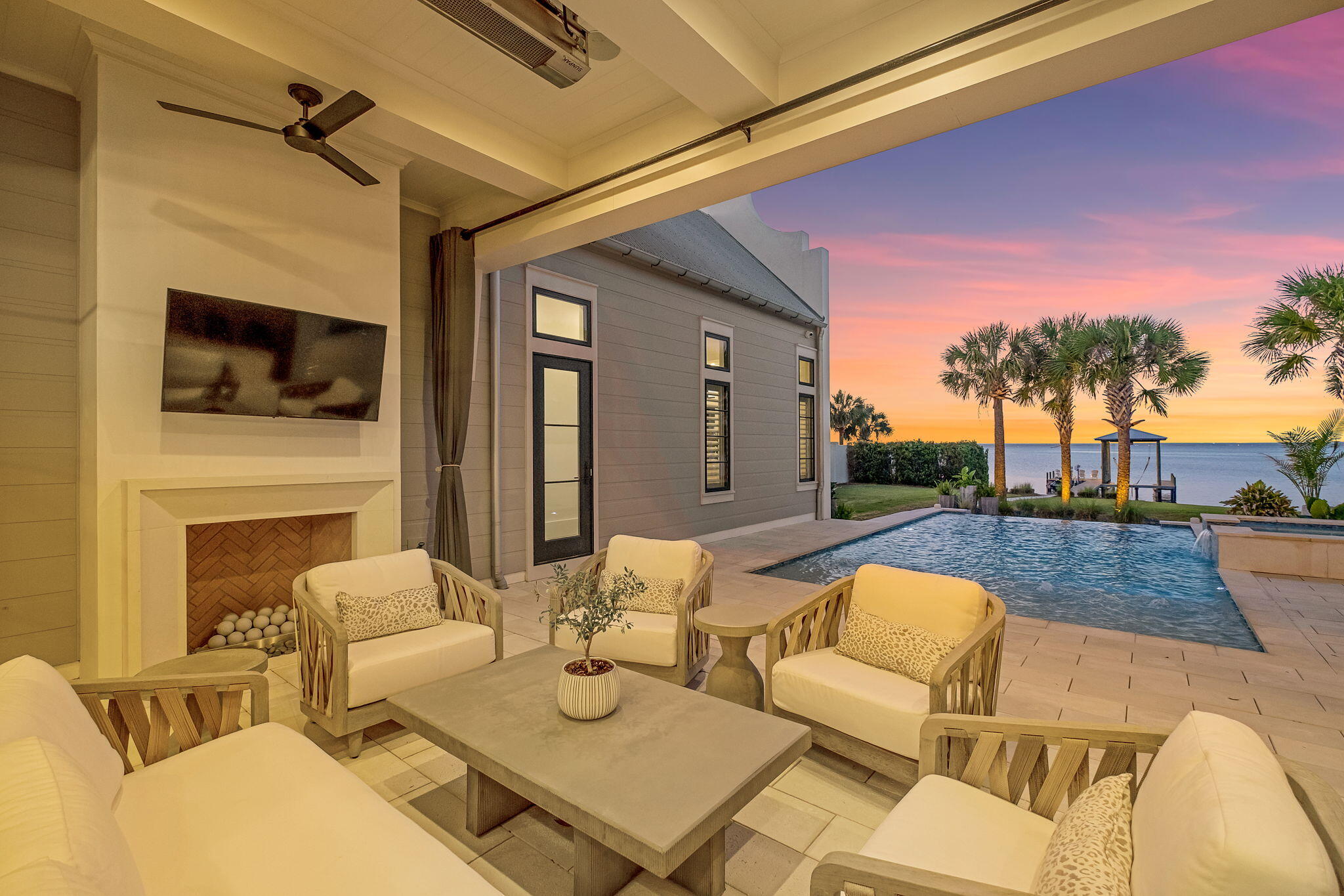 WHISPERING OAKS - Residential