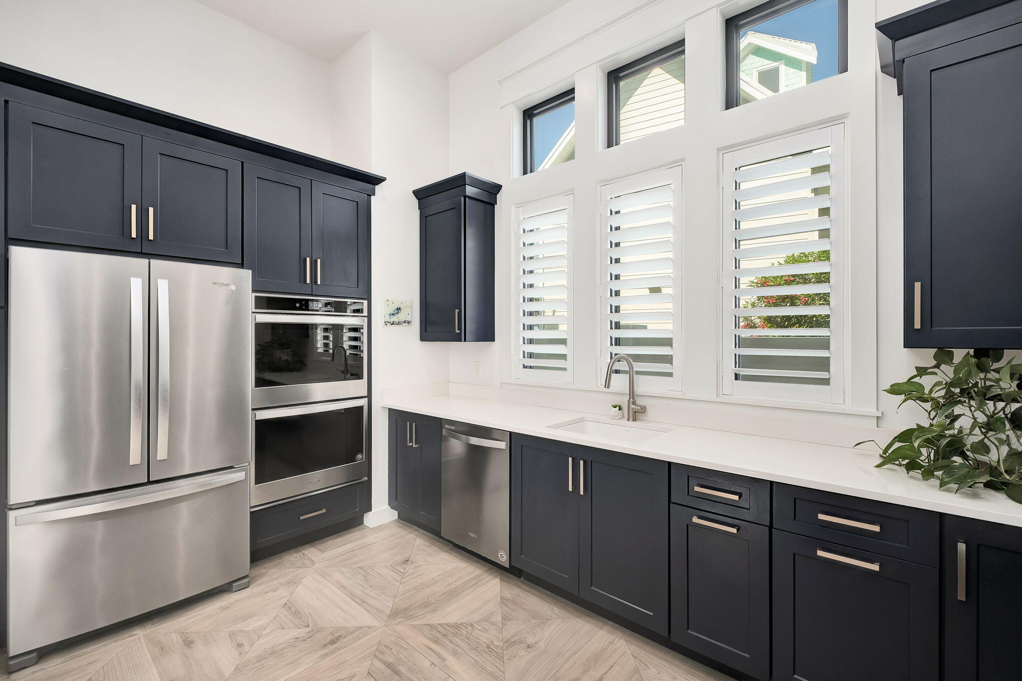 WHISPERING OAKS - Residential