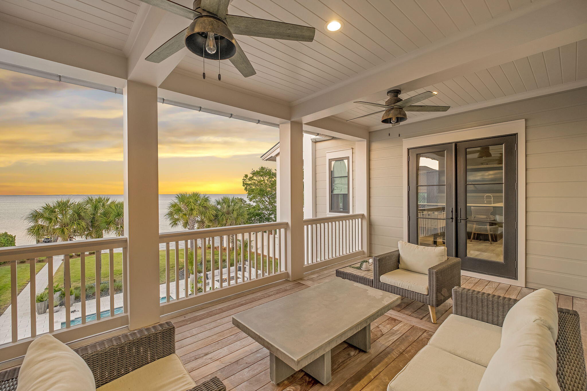 WHISPERING OAKS - Residential