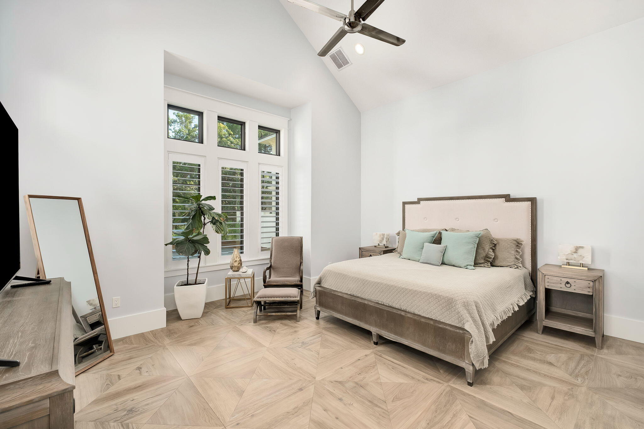 WHISPERING OAKS - Residential