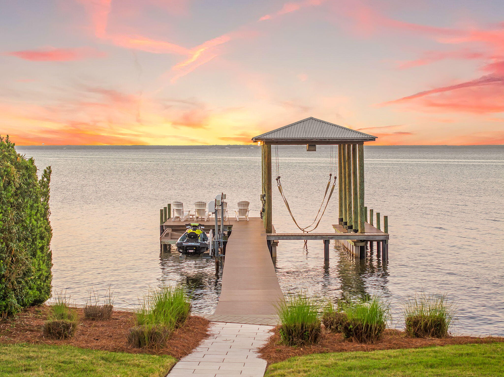 WHISPERING OAKS - Residential