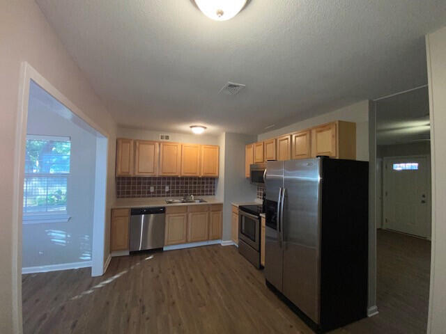 PINE CREST HILLS - Residential Lease