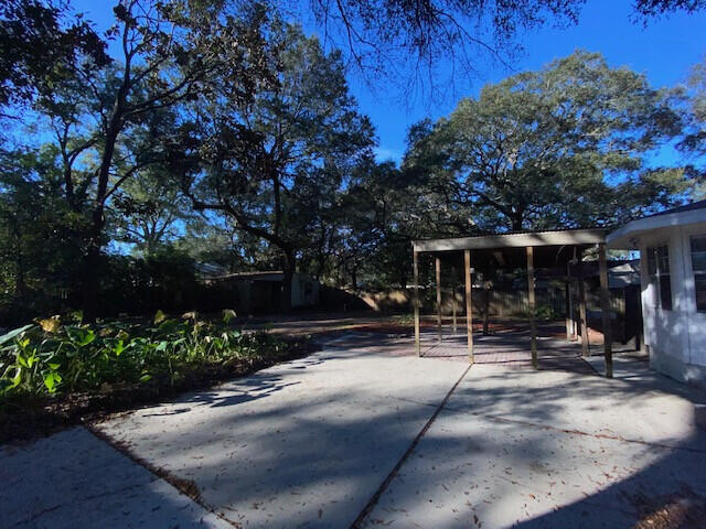 PINE CREST HILLS - Residential Lease