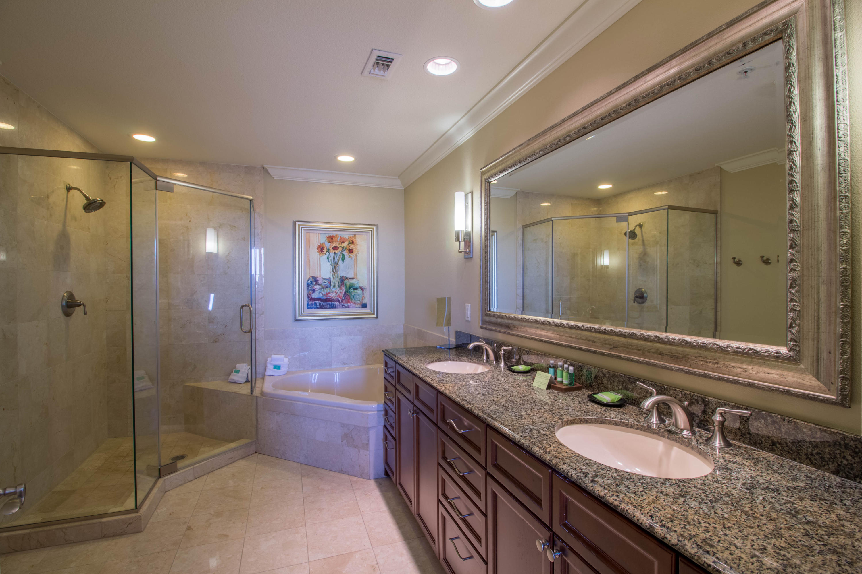 EMERALD GRANDE - Residential