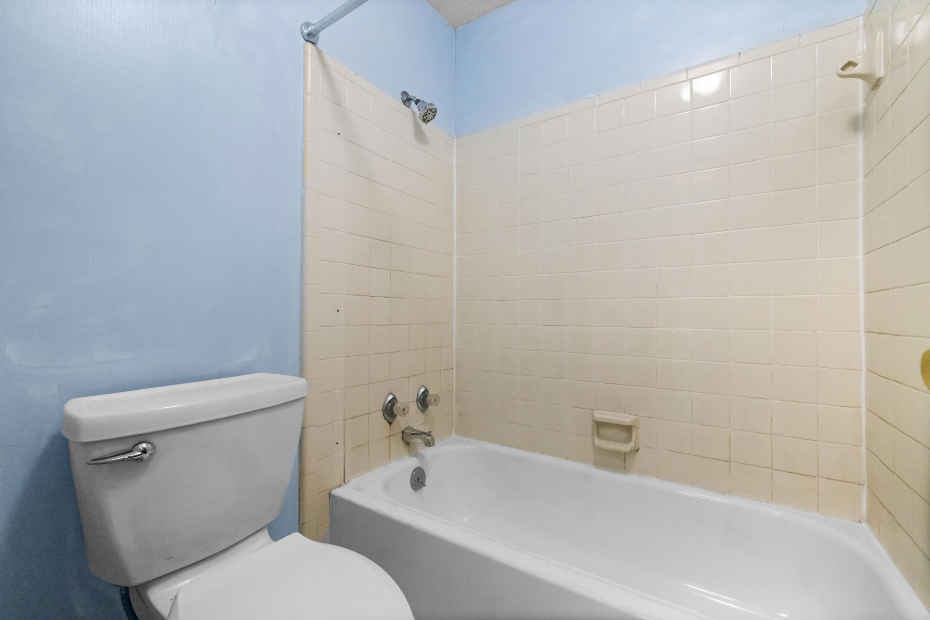 PINEWOOD ESTATES UNIT 2 LOT 19 BLK F & N25 FT VAC R/W - Residential