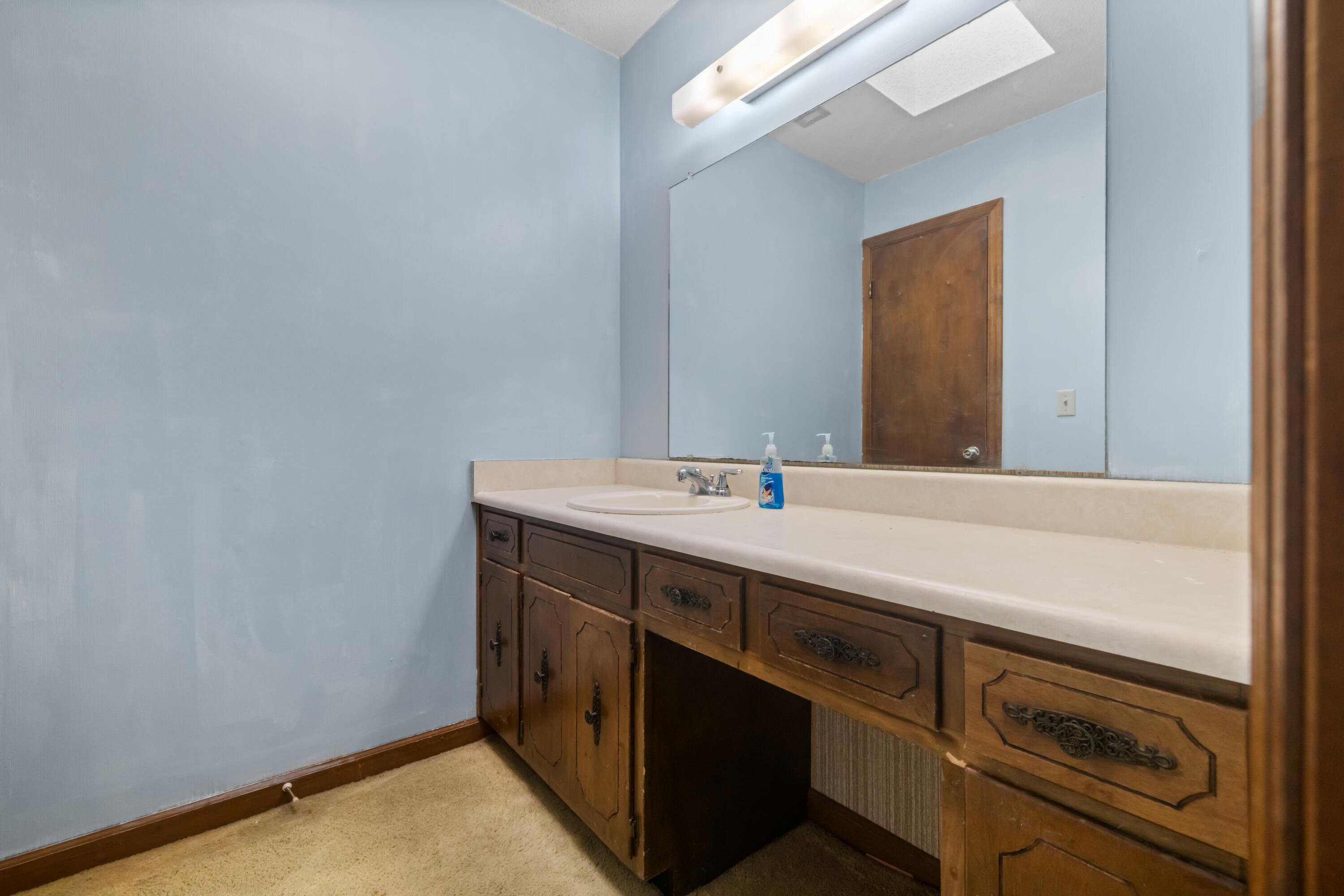 PINEWOOD ESTATES UNIT 2 LOT 19 BLK F & N25 FT VAC R/W - Residential