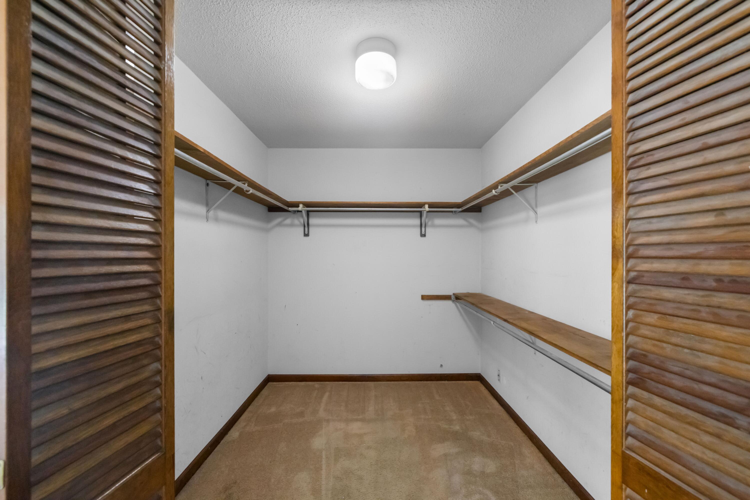 PINEWOOD ESTATES UNIT 2 LOT 19 BLK F & N25 FT VAC R/W - Residential