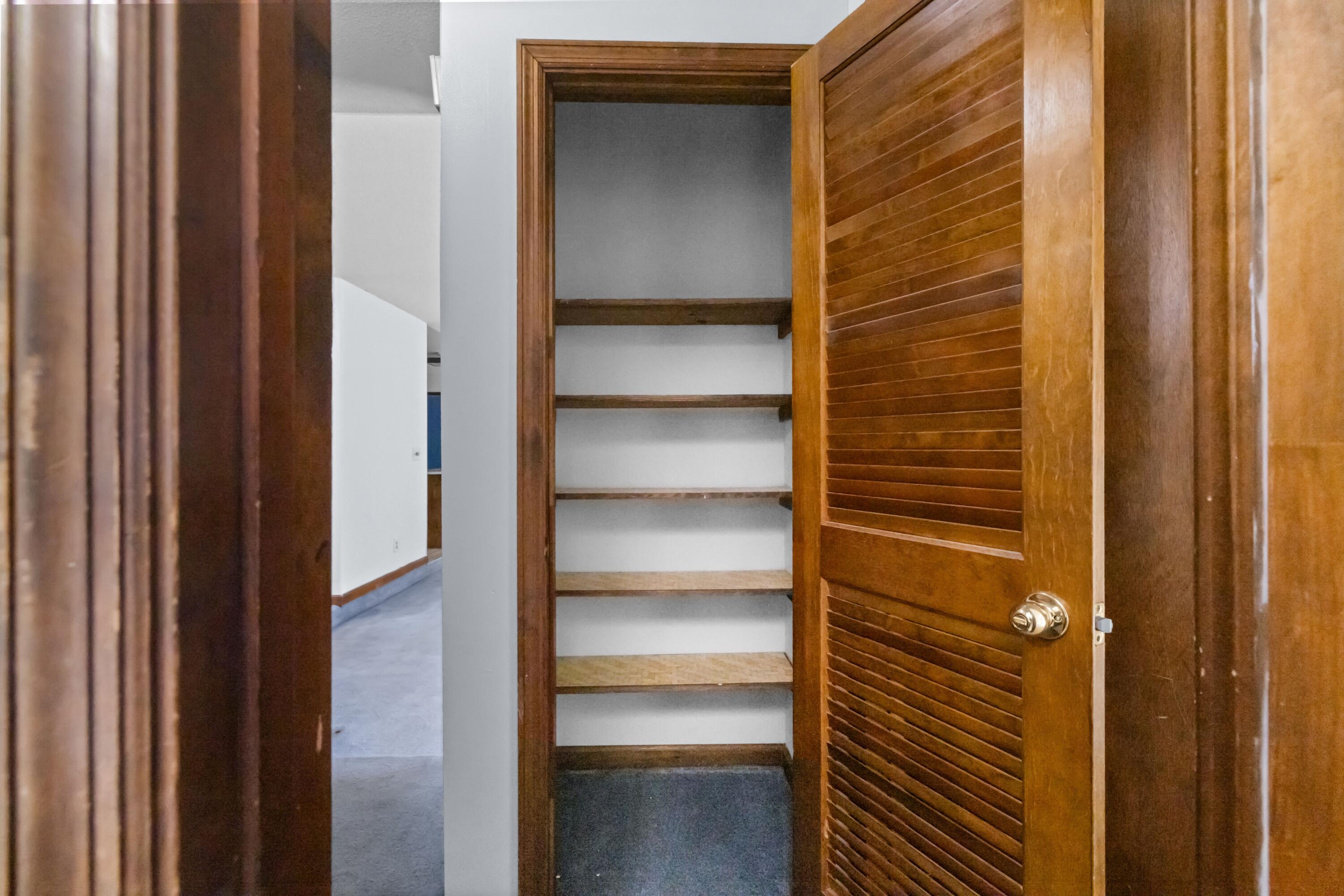 PINEWOOD ESTATES UNIT 2 LOT 19 BLK F & N25 FT VAC R/W - Residential