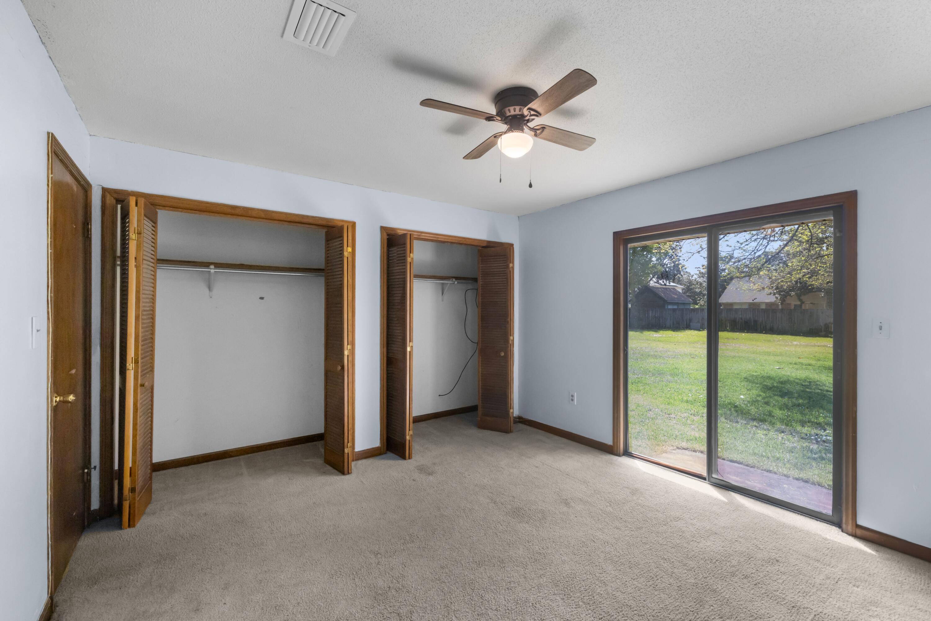 PINEWOOD ESTATES UNIT 2 LOT 19 BLK F & N25 FT VAC R/W - Residential